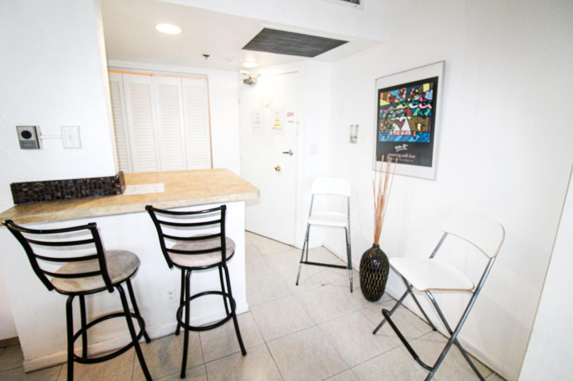 Castle 1120 Bayview Studio, Access, Pool, Tennis, Free Parking *