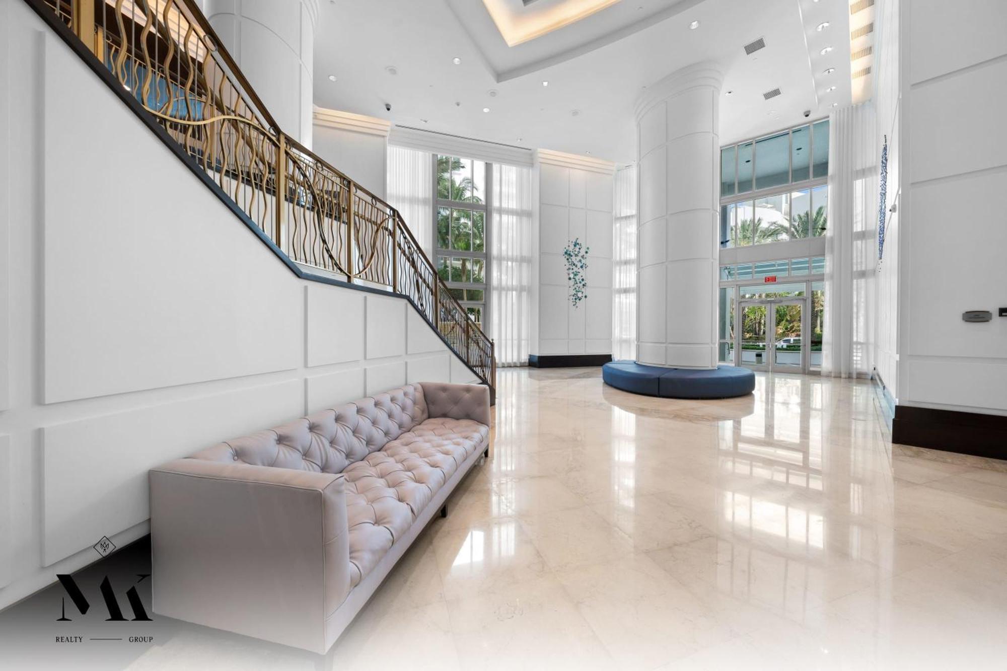 Fontainebleau Ocean Bay View W Balcony Holiday home *