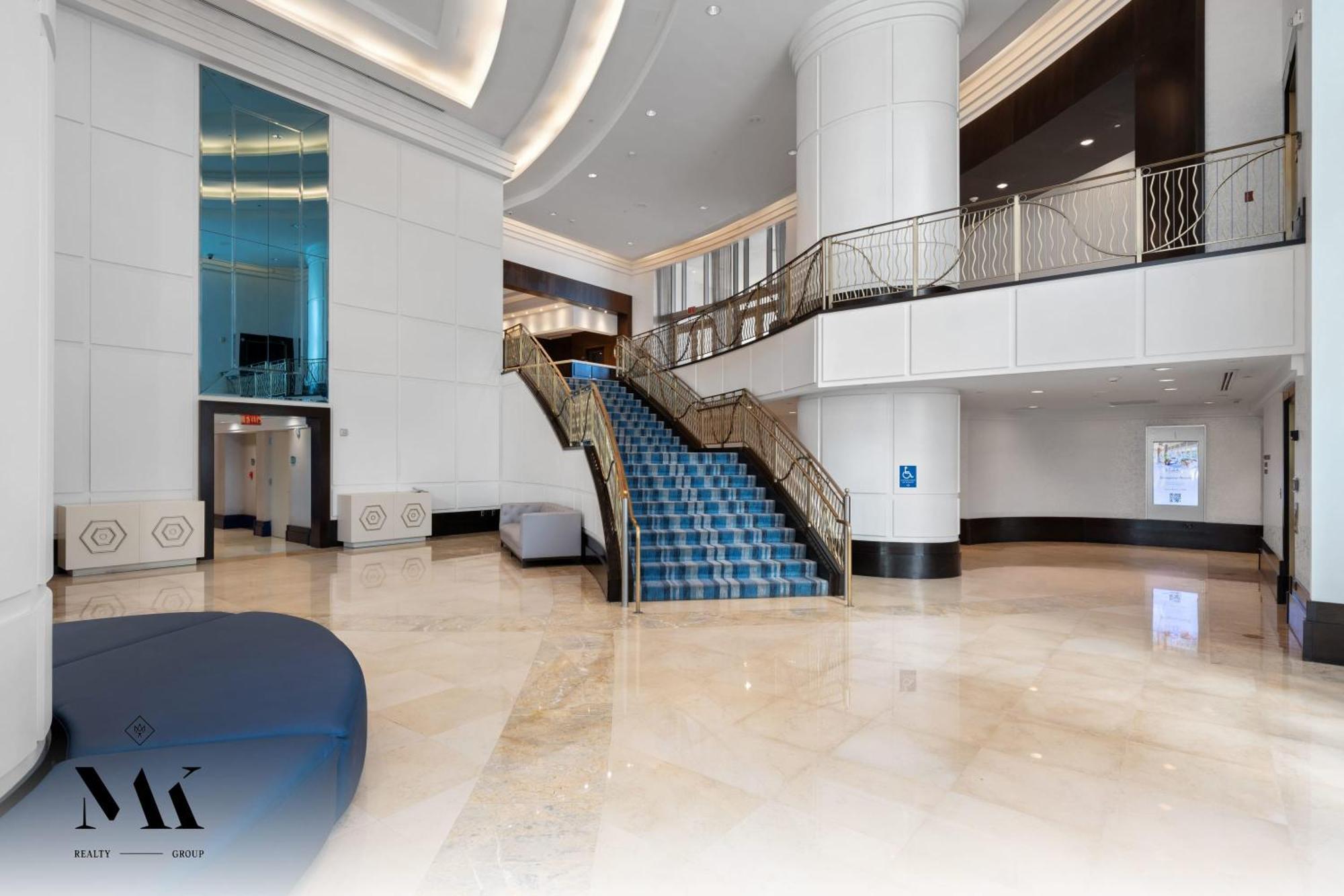Fontainebleau Balcony W Pool & Ocean View Miami Beach