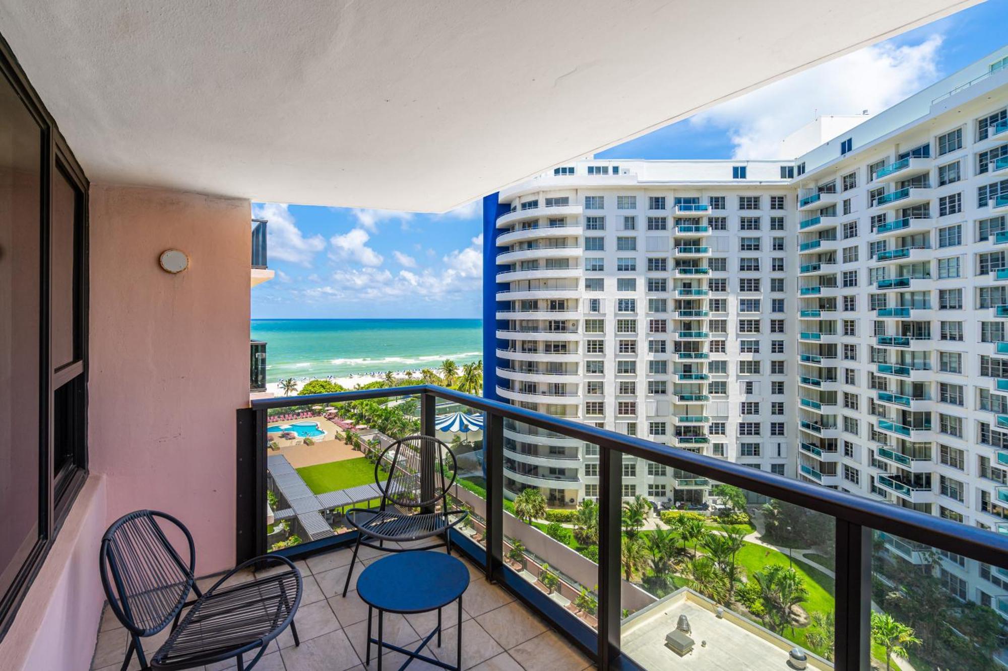 Apartment 2 Bedrooms Unit Oceanfront The Alexander *