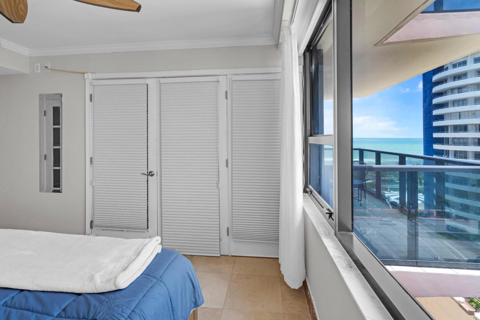 Apartment 2 Bedrooms Unit Oceanfront The Alexander *