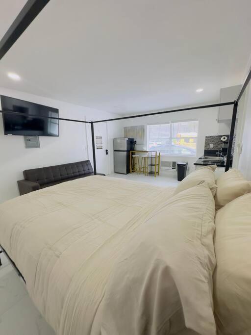 New Mid Miami Free Parking And Access Apartment