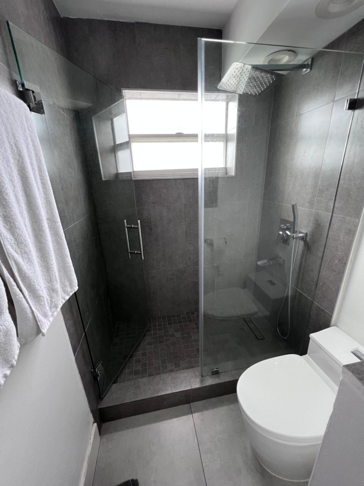 Unique Water Views, Free Parking 1bed 1 Bath Rooffornomads 416 Apartment *