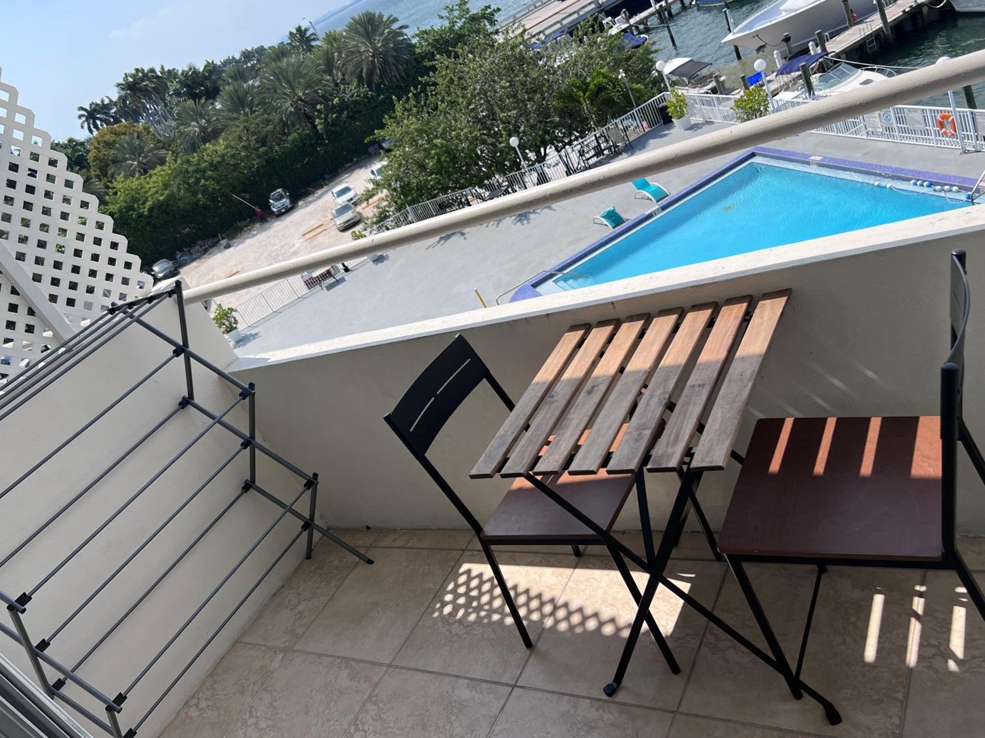 Apartment Unique Water Views, Free Parking 1bed 1 Bath Rooffornomads 416 *