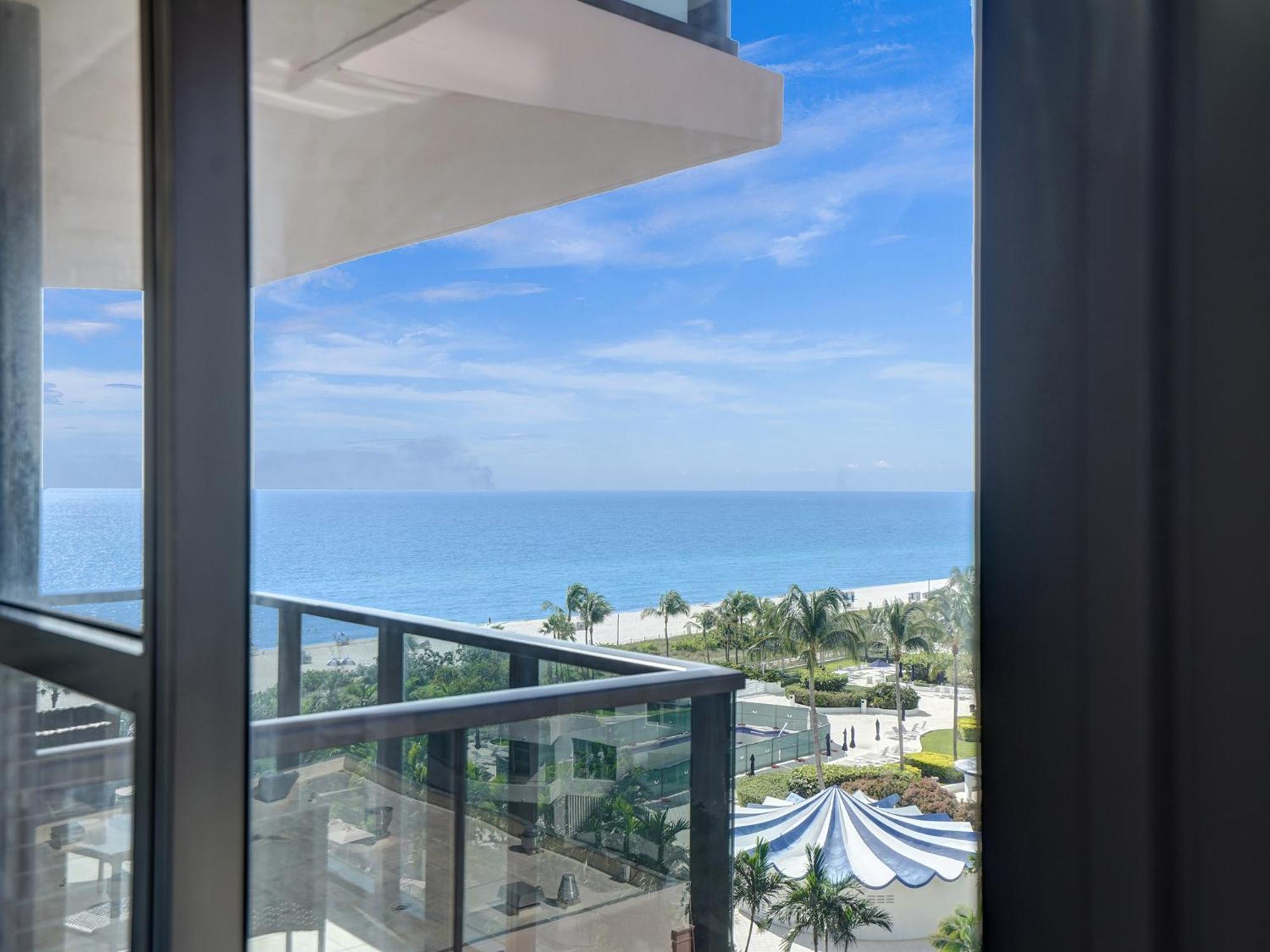 Ocean View Spacious Service 907 Apartment