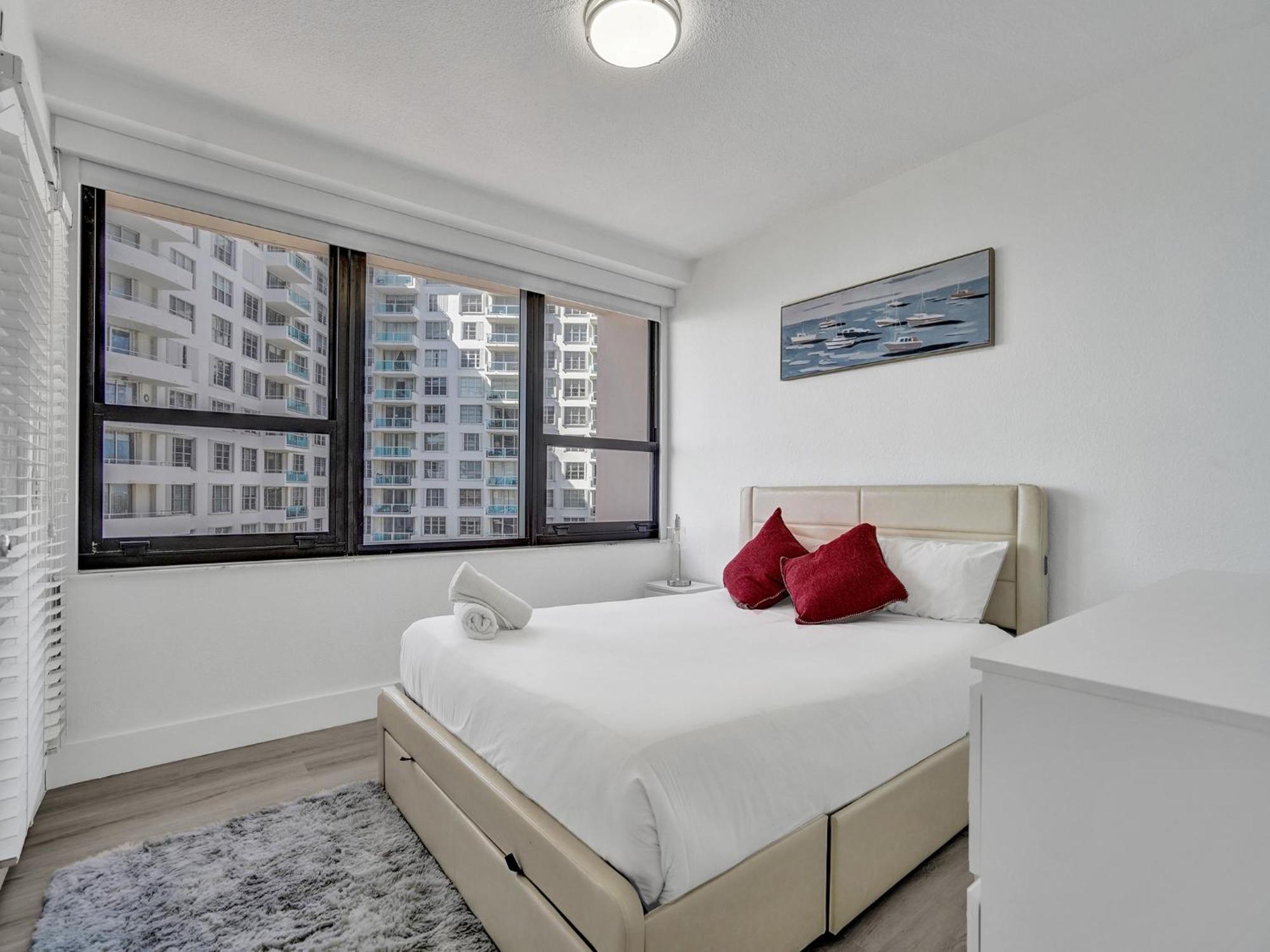Ocean View Spacious Service 907 Apartment