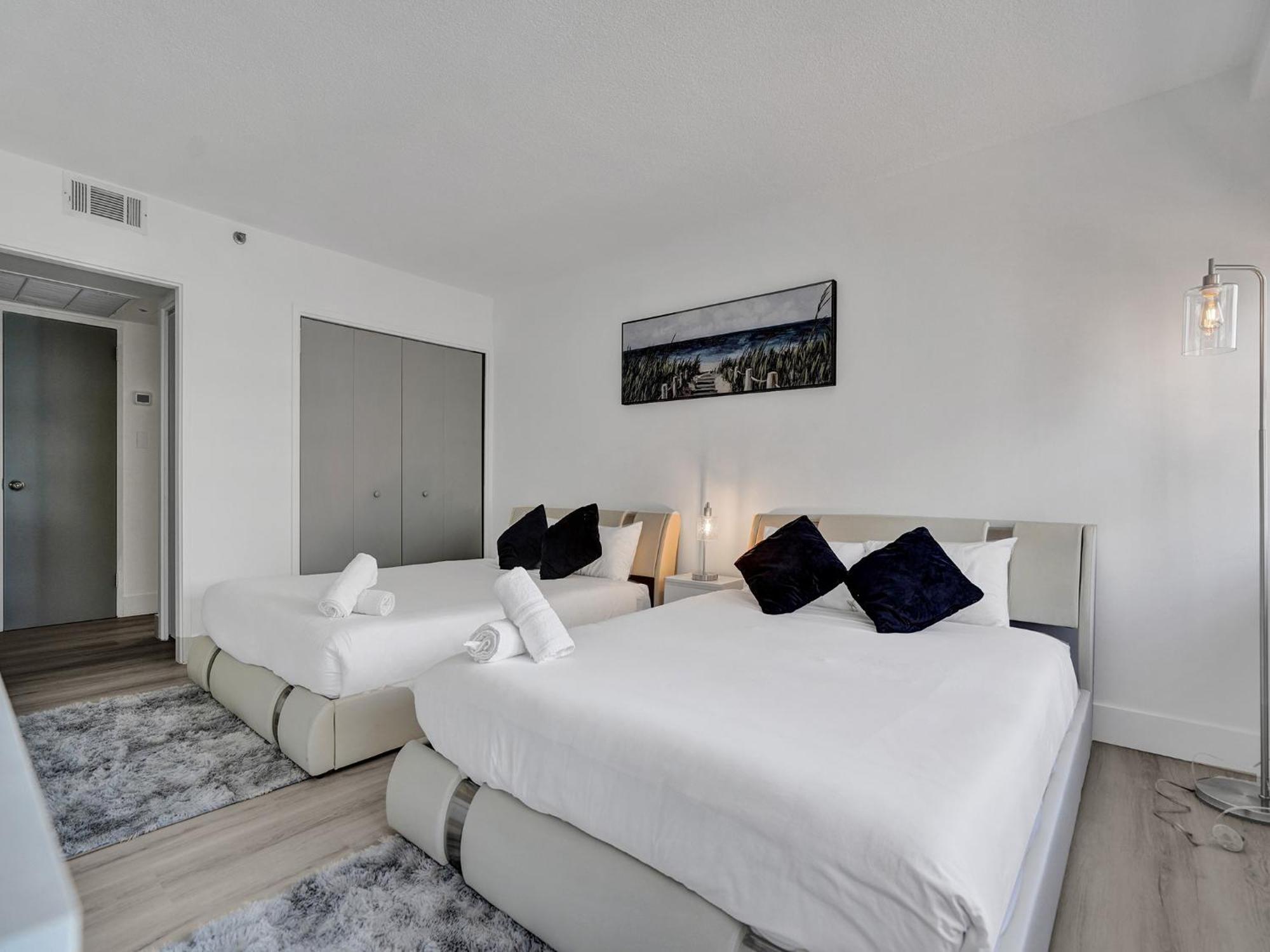 Ocean View Spacious Service 907 Apartment Miami Beach