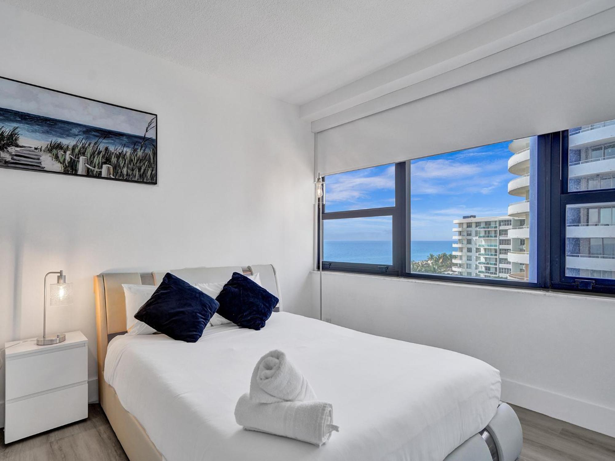 Ocean View Spacious Service 907 Apartment
