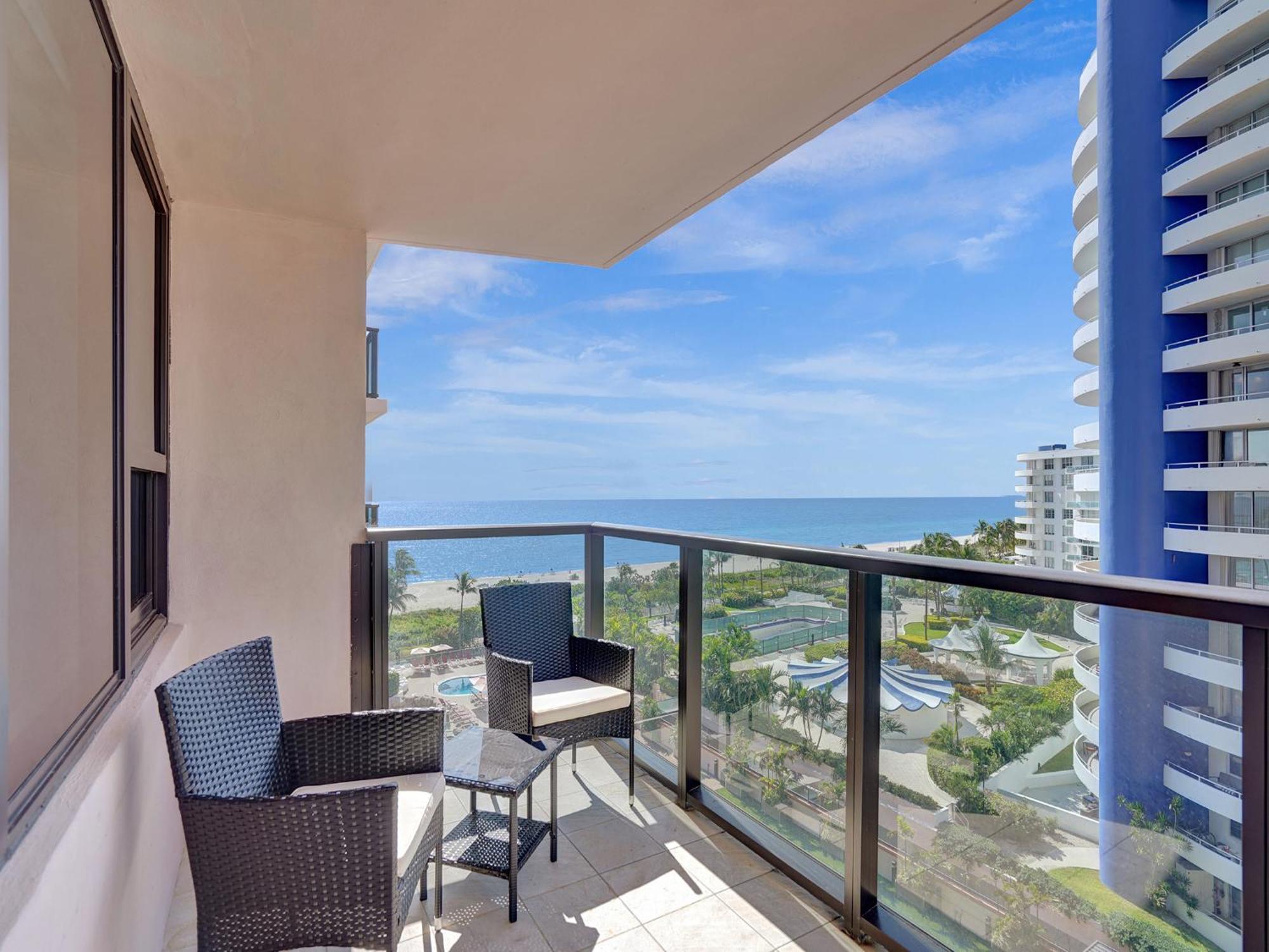 Ocean View Spacious Service 907 Apartment
