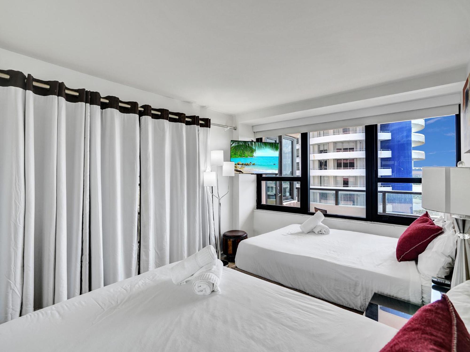 Apartment 921 *