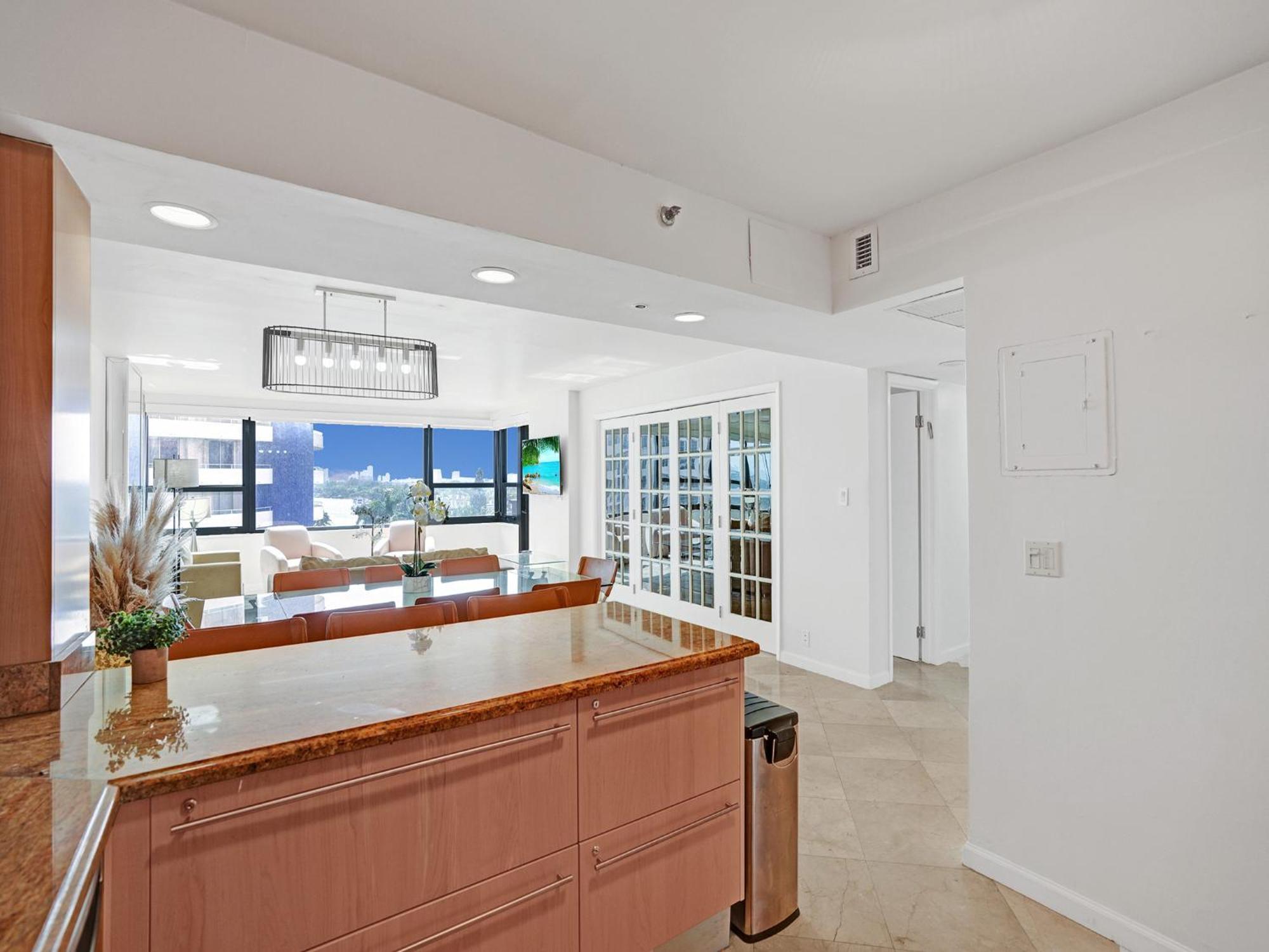 921 Apartment *