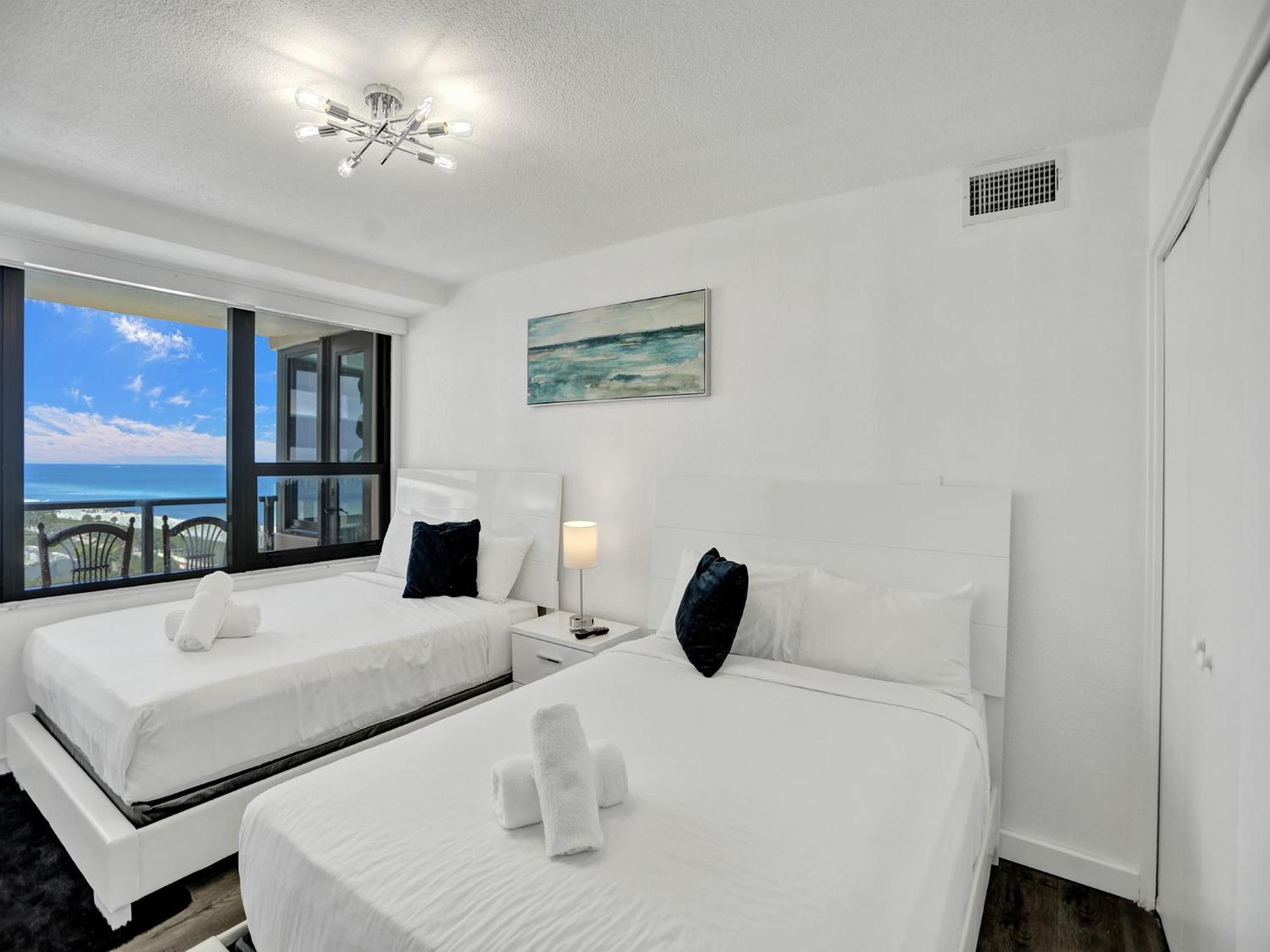 Beautiful In Service 1004 Apartment