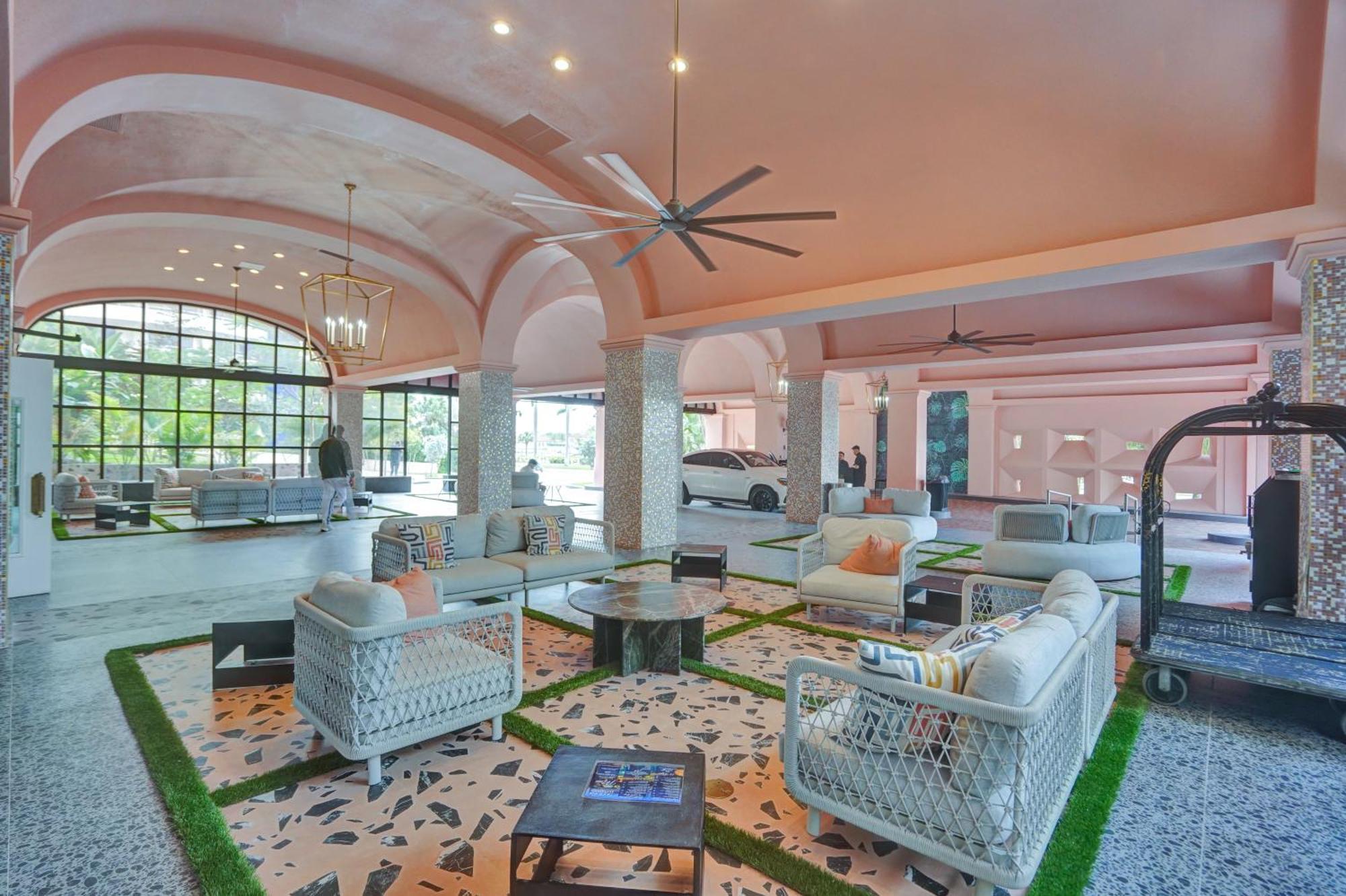 Beautiful In Service 1004 Apartment *