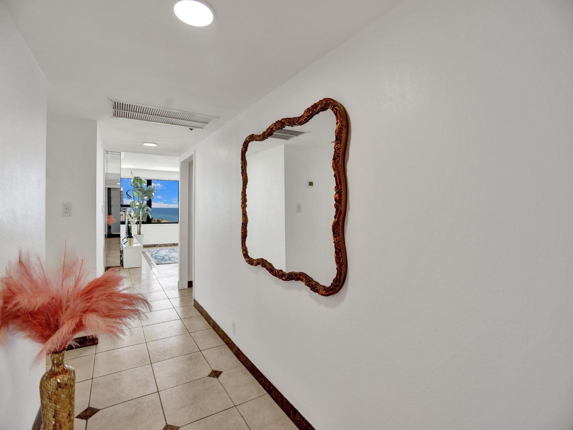 Beautiful In Service 1004 Apartment
