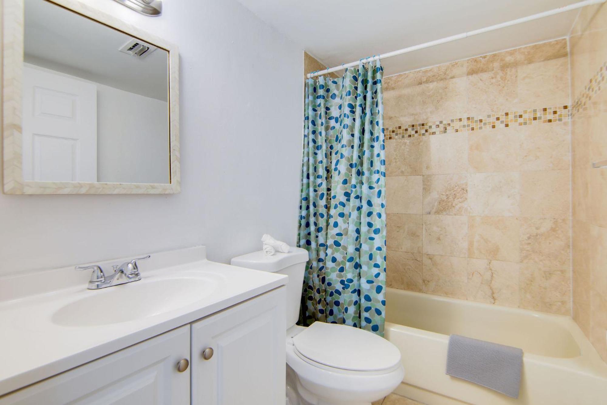 Apartment 2b/2b, Free Parking, South Beach, 1 Block 2 *