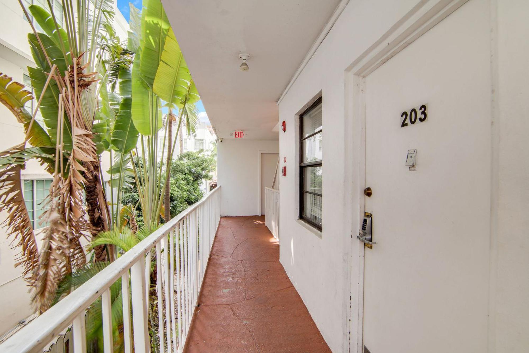 Apartment 2b/2b, Free Parking, South Beach, 1 Block 2