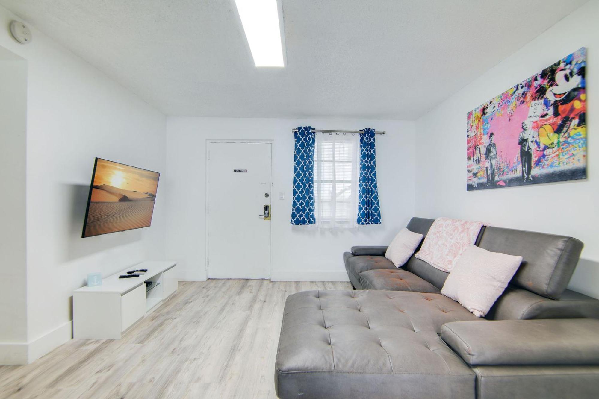 2b/2b, Free Parking, South Beach, 1 Block 2 Apartment *