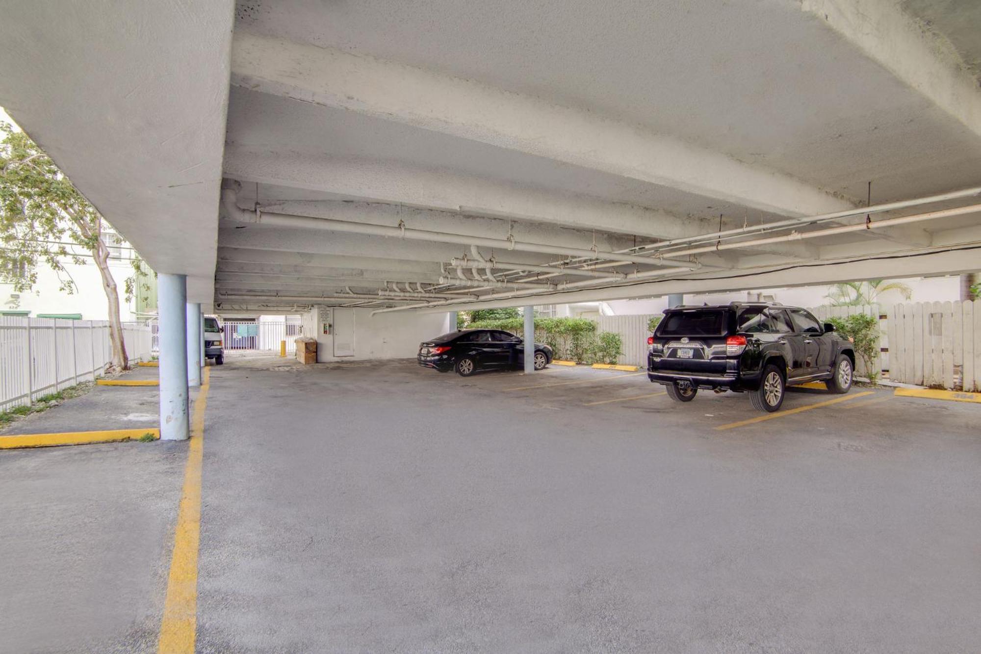 2b/2b, Free Parking, South Beach, 1 Block 2 Apartment