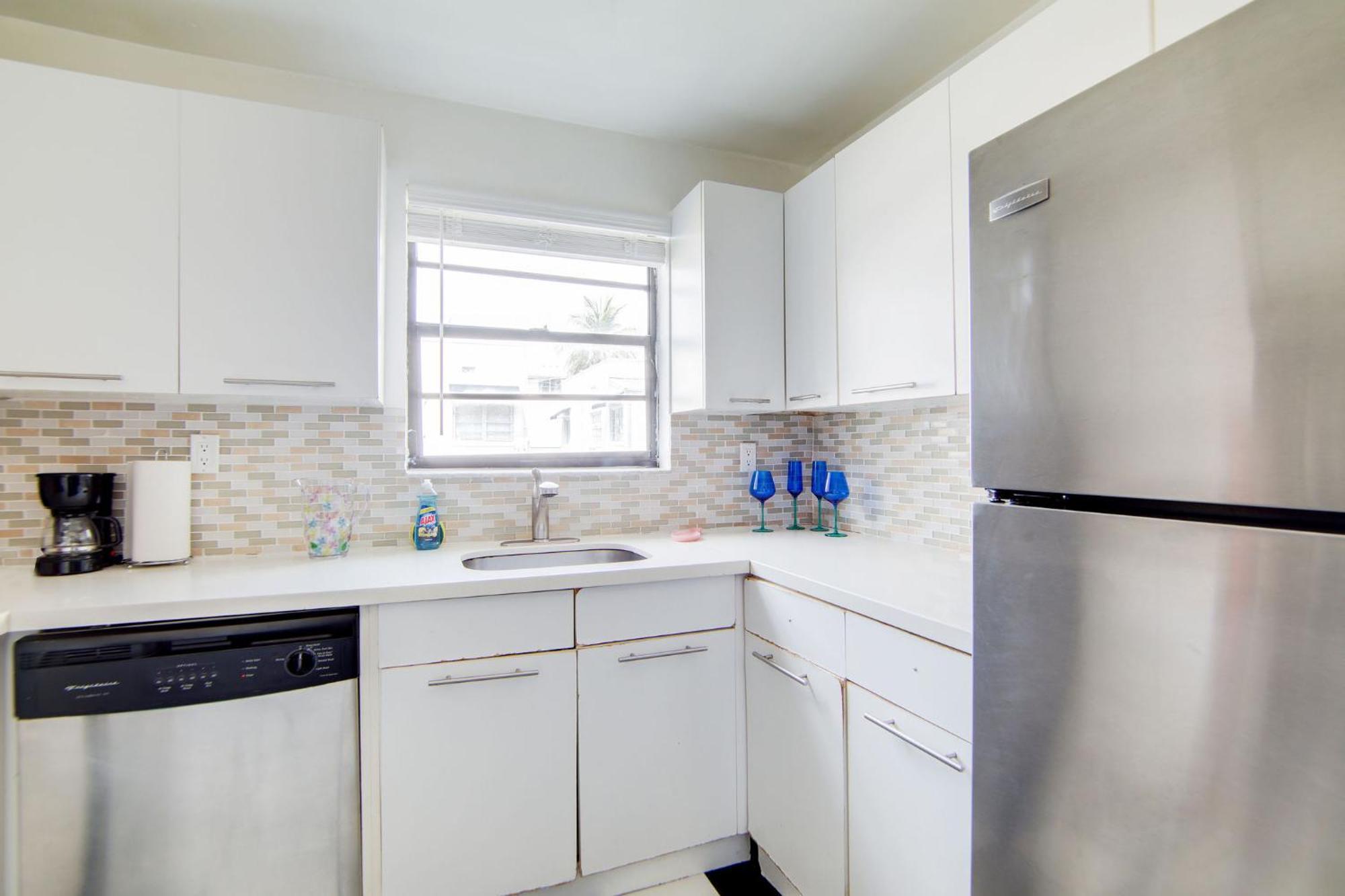 2b/2b, Free Parking, South Beach, 1 Block 2 Apartment *