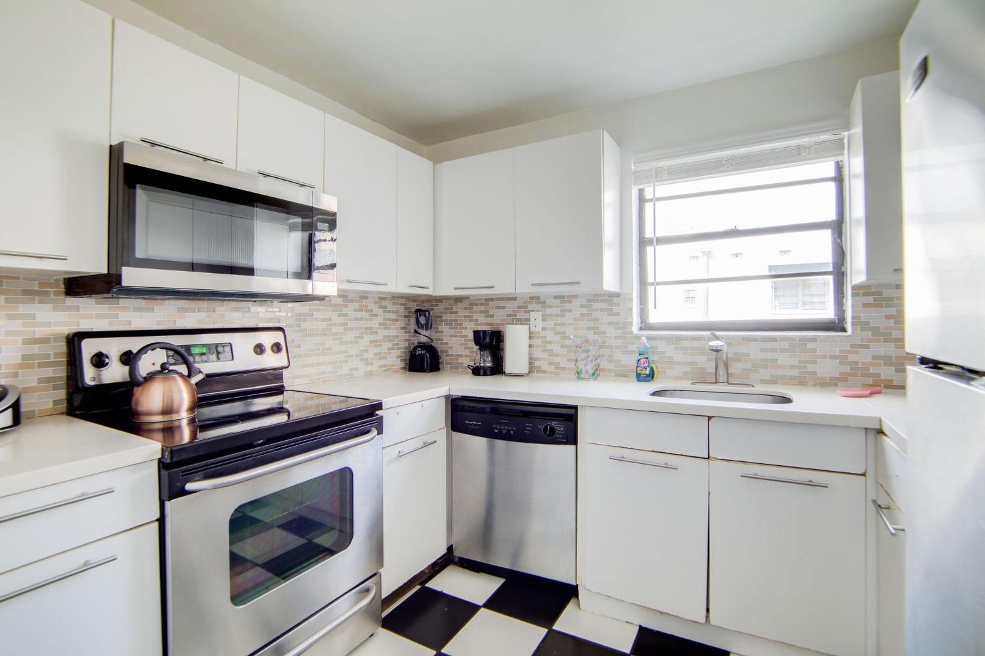 2b/2b, Free Parking, South Beach, 1 Block 2 Apartment Miami Beach