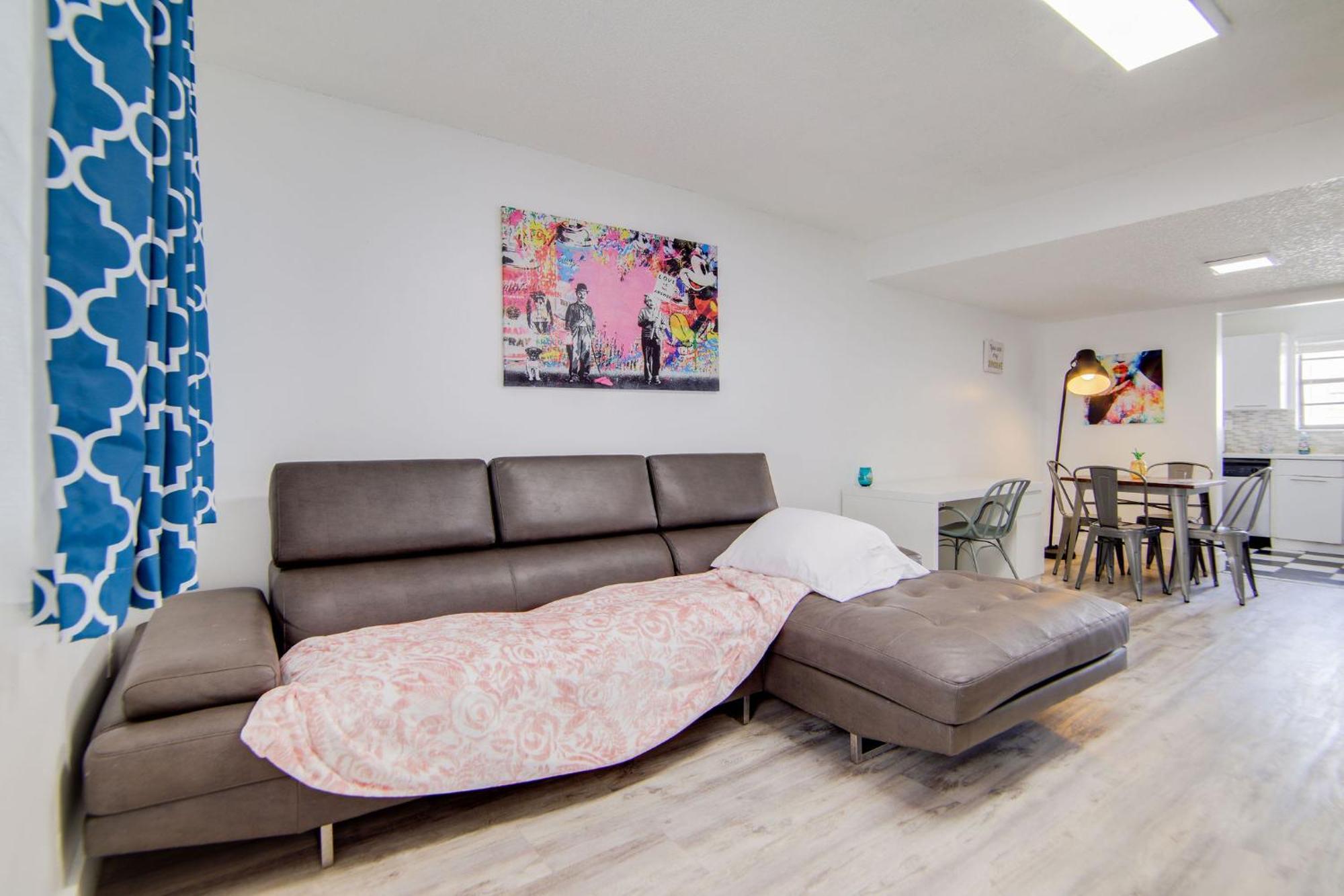 2b/2b, Free Parking, South Beach, 1 Block 2 *