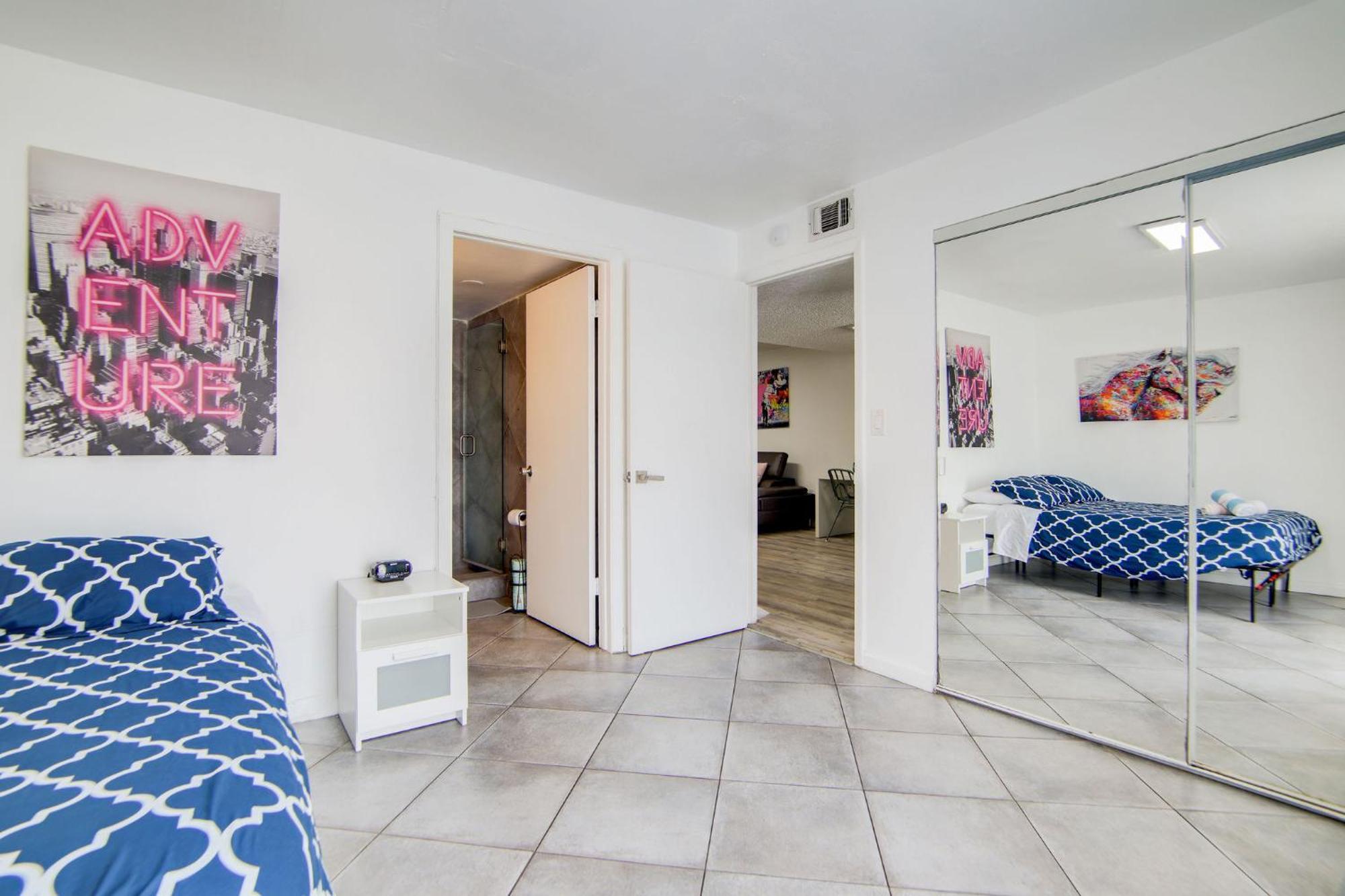 2b/2b, Free Parking, South Beach, 1 Block 2 Miami Beach