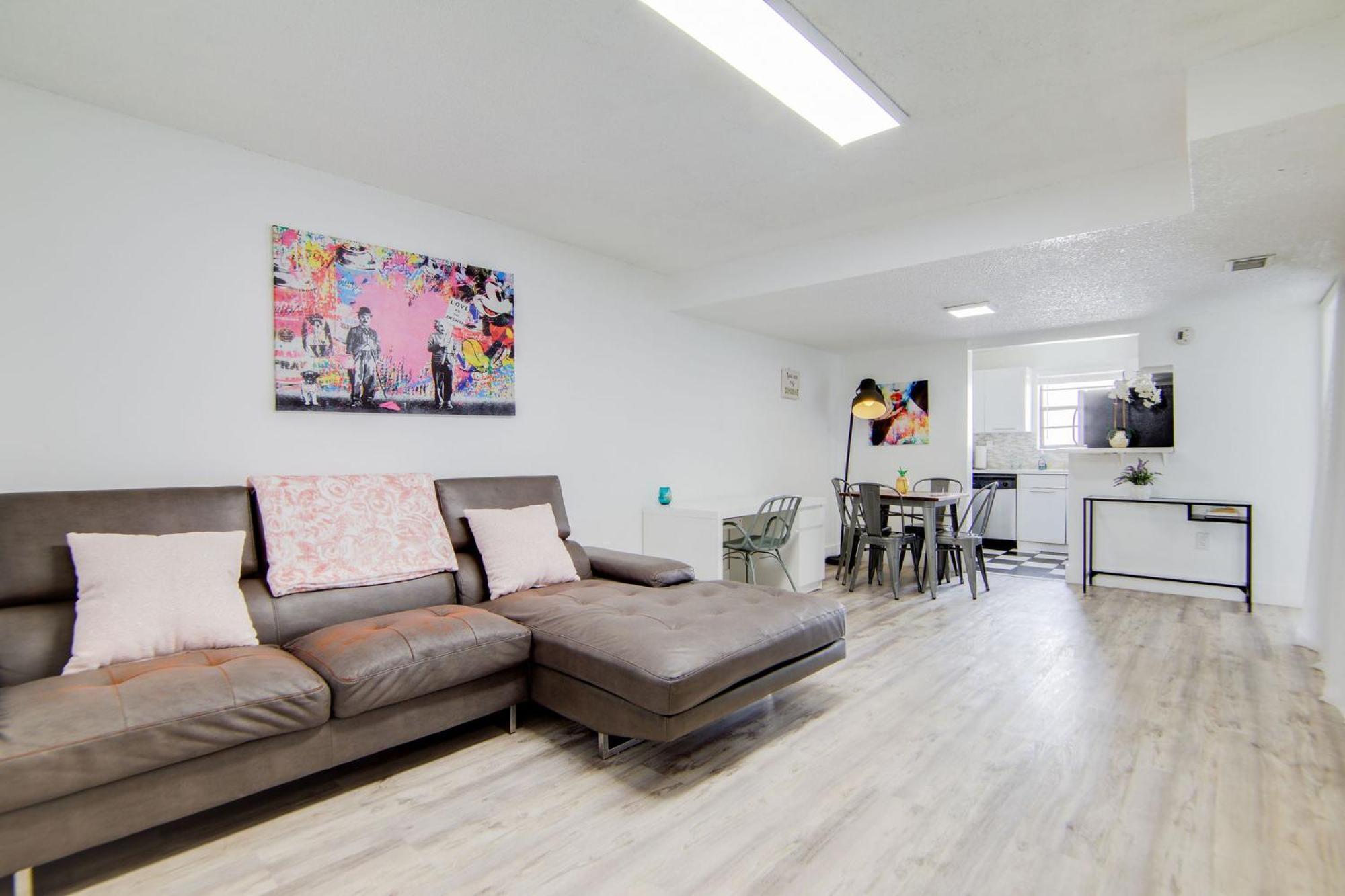 2b/2b, Free Parking, South Beach, 1 Block 2 Miami Beach
