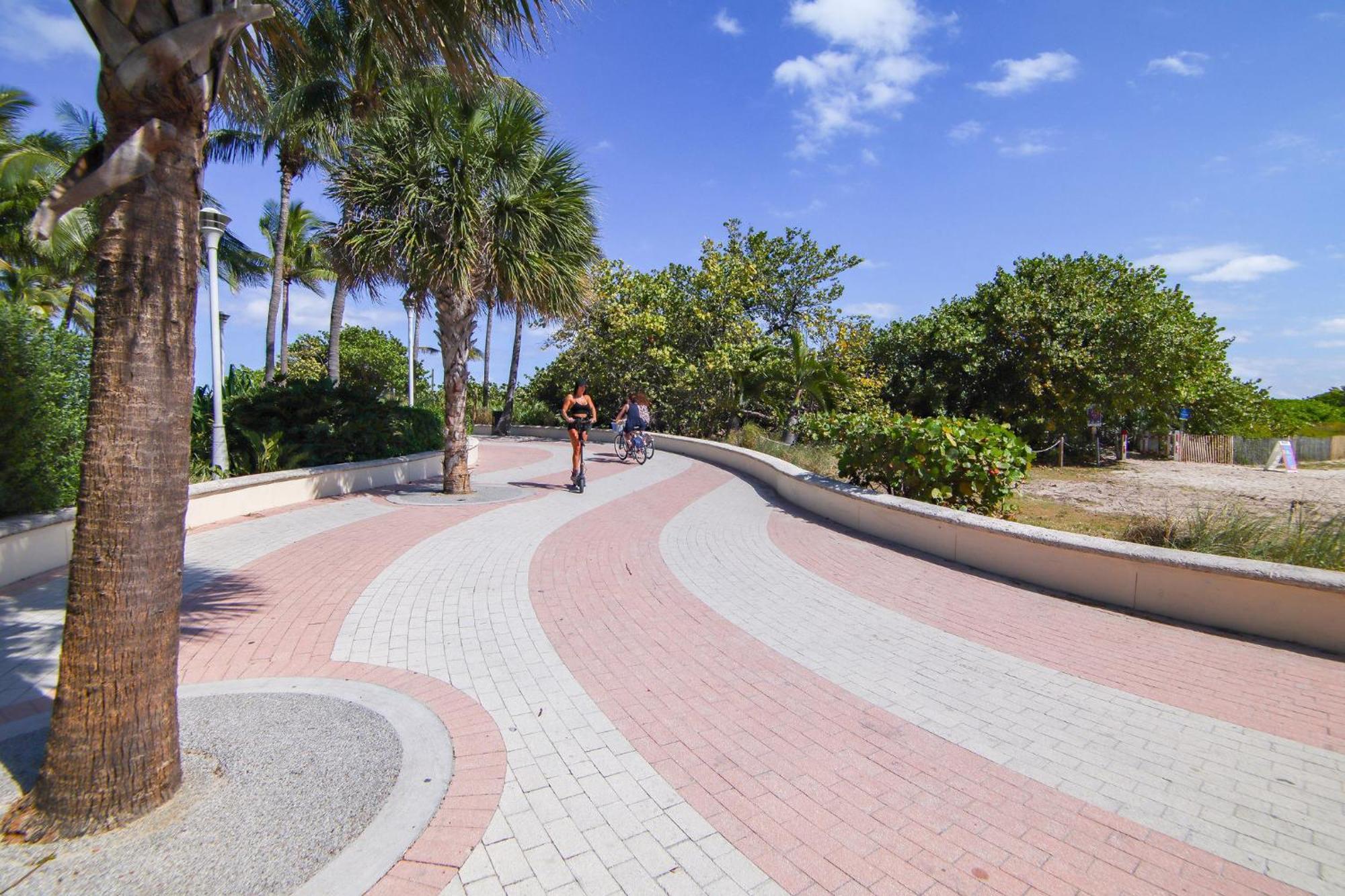 Comfy 1 B/r, Near Ocean Dr & - South