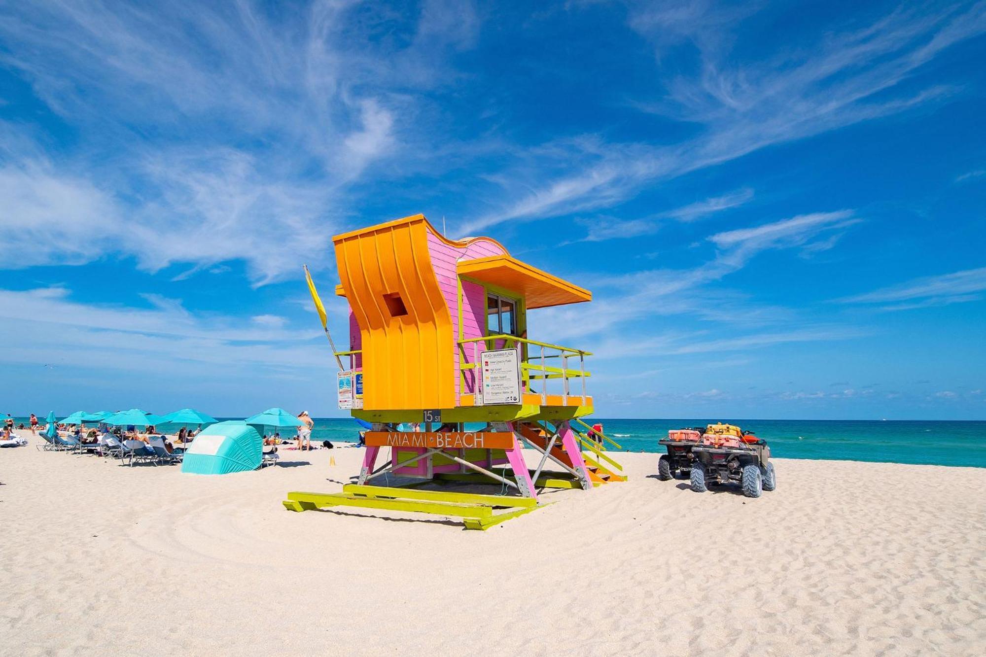 Balcony Chic Apt, W/2 Queenbeds, On Ocean Dr * Miami Beach