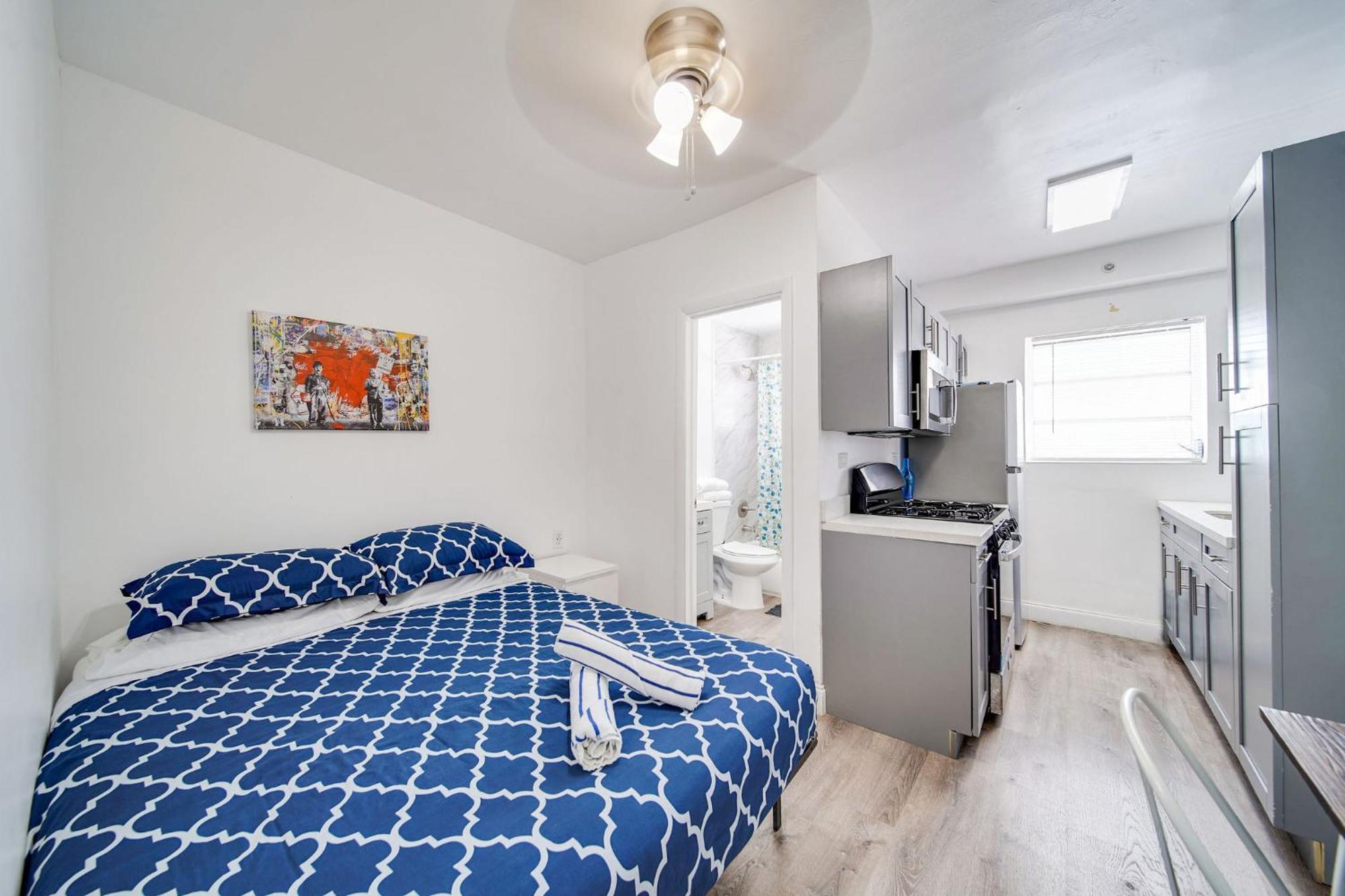 Steps 2 Beach, Ocean Drive Deco W/2 Queen Beds