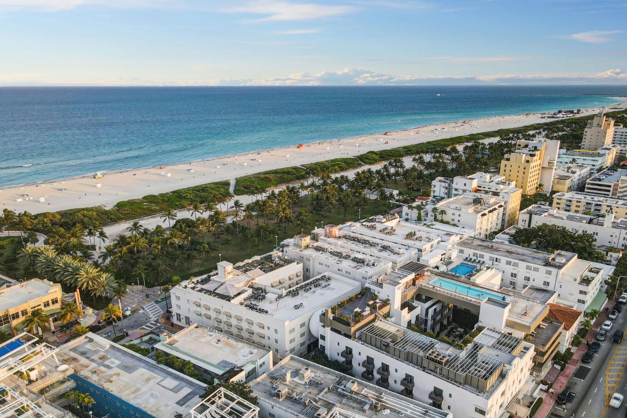 Private Ocean Dr W/2 Queen Beds, Steps 2