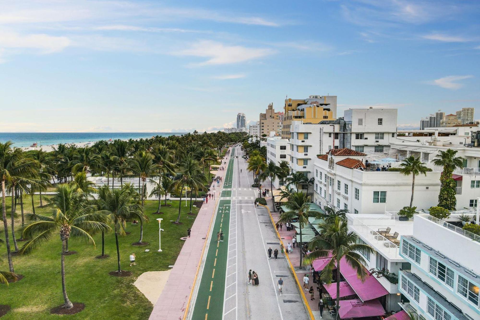 Apartment Steps 2 Beach, Ocean Drive Deco W/2 Queen Beds *