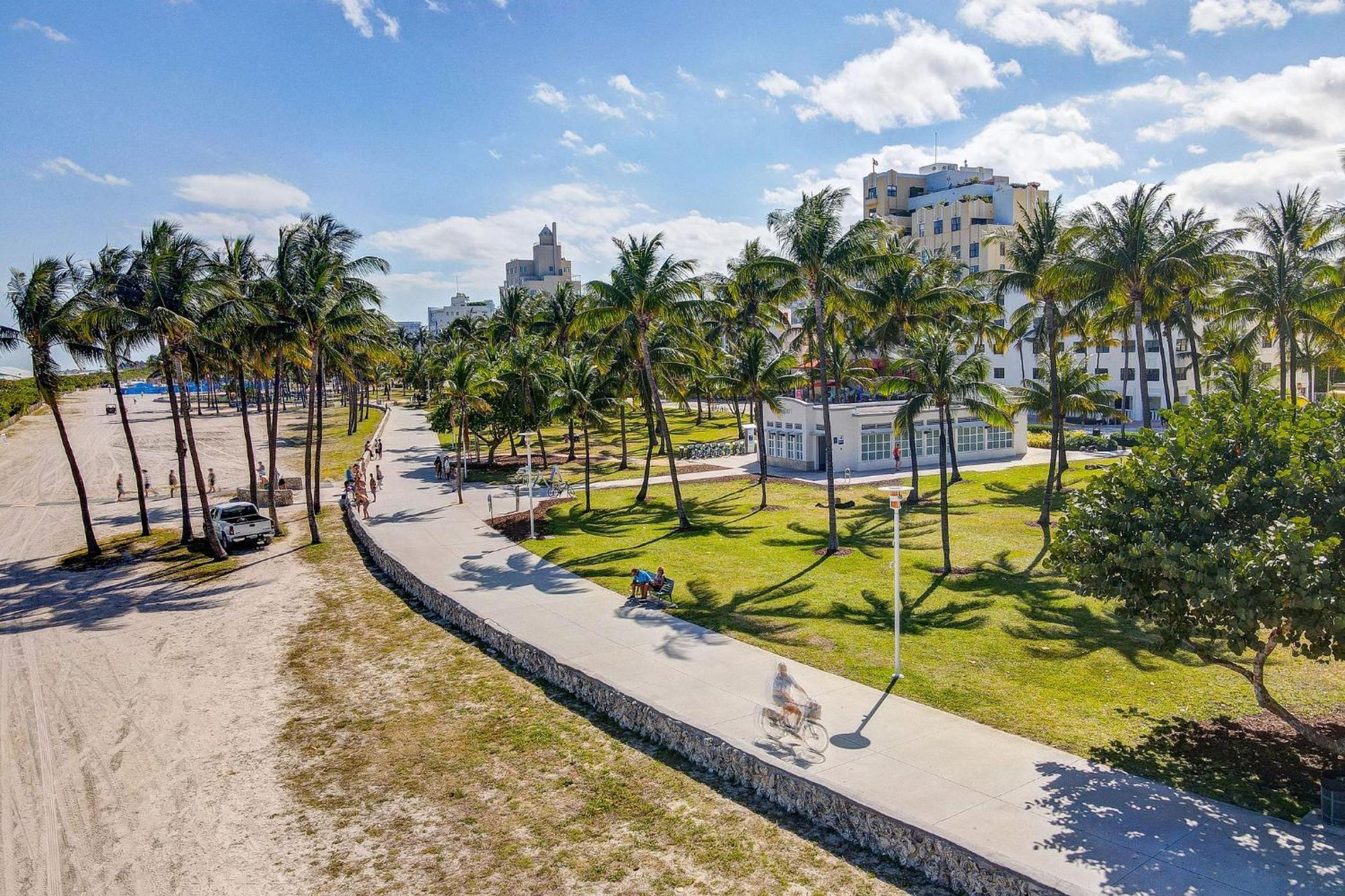 Steps 2 Beach, Ocean Drive Deco W/2 Queen Beds