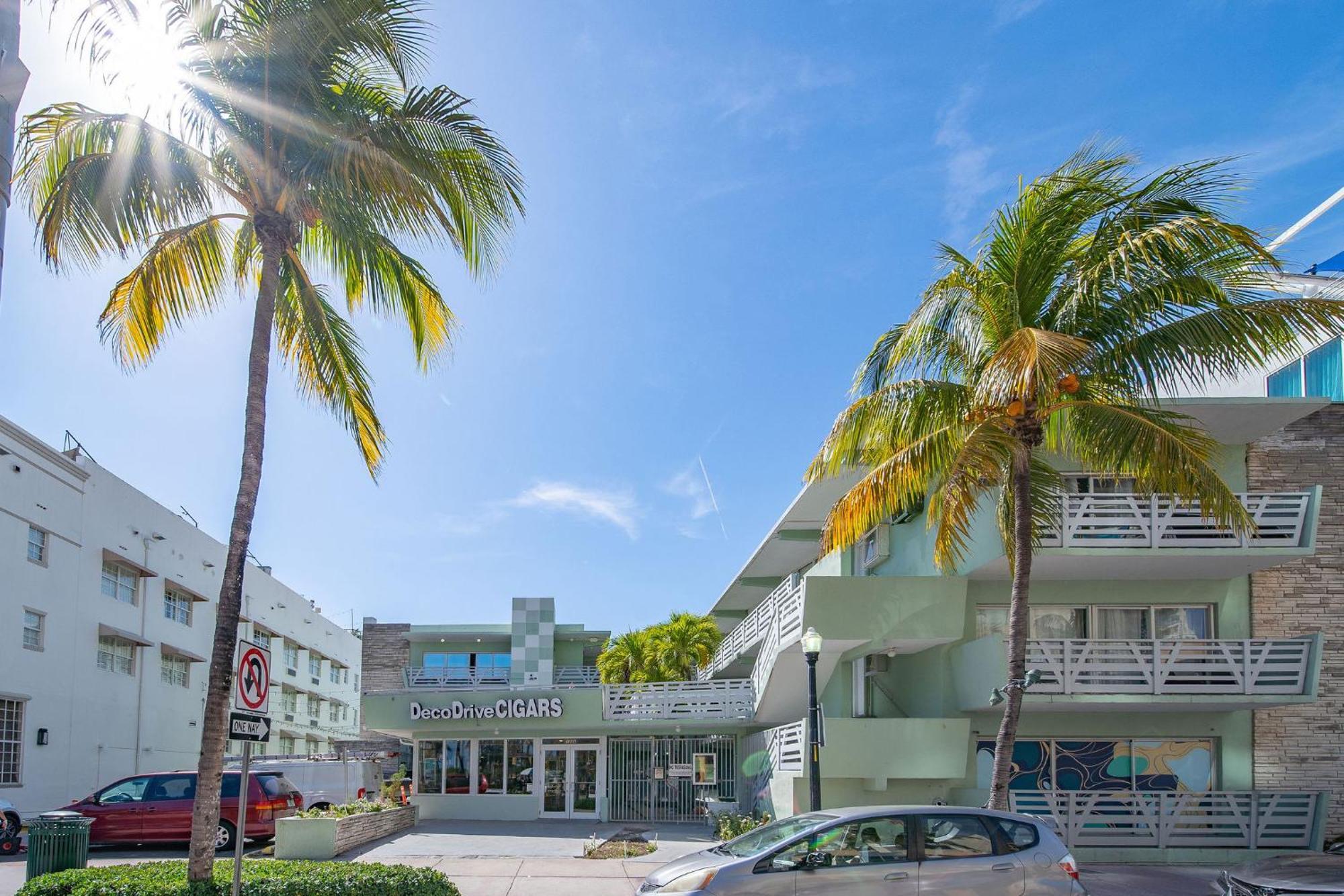 Steps 2 Beach, Ocean Drive Deco W/2 Queen Beds Apartment