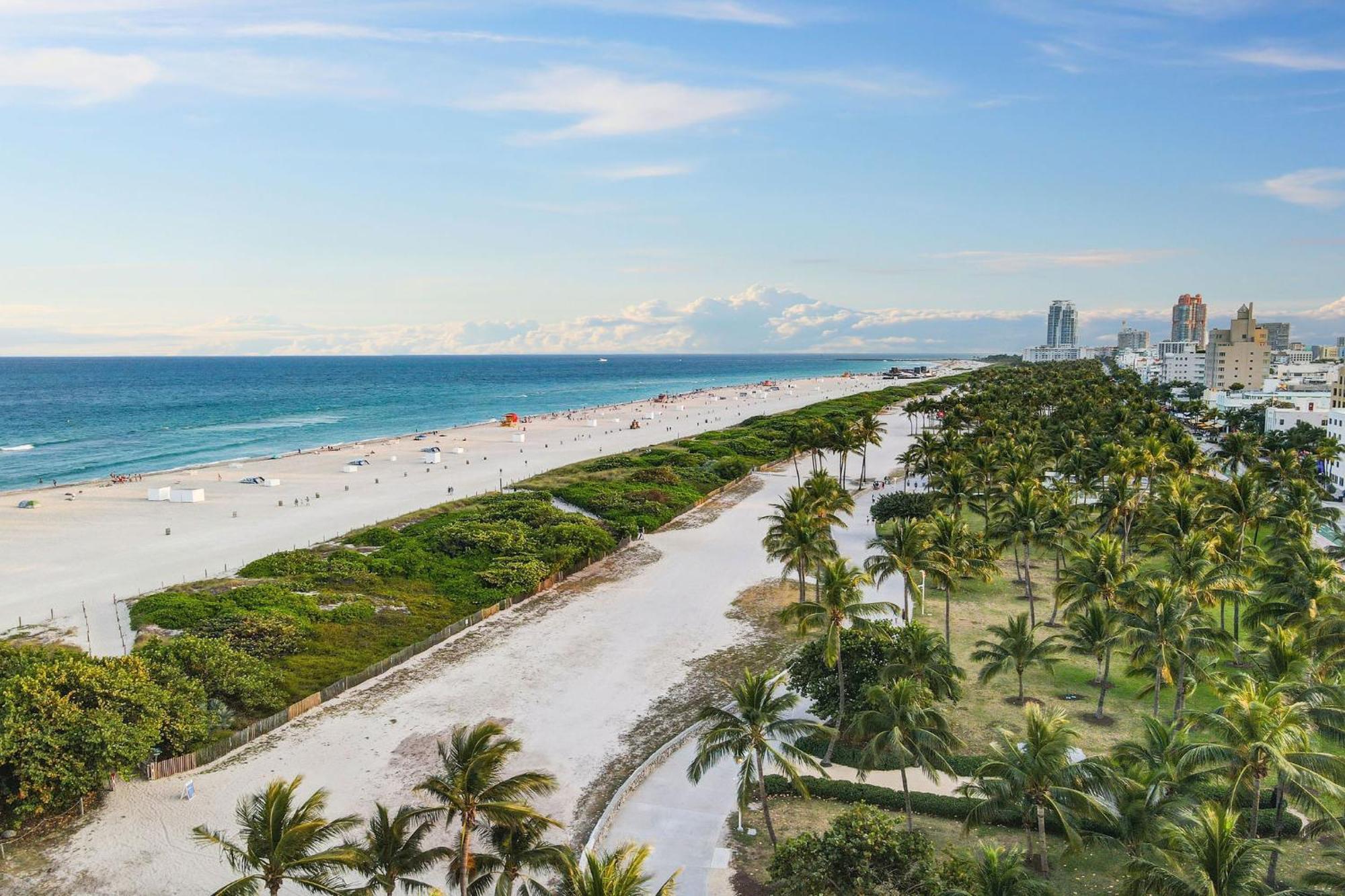 Apartment Steps 2 Beach, Ocean Drive Deco W/2 Queen Beds Miami Beach