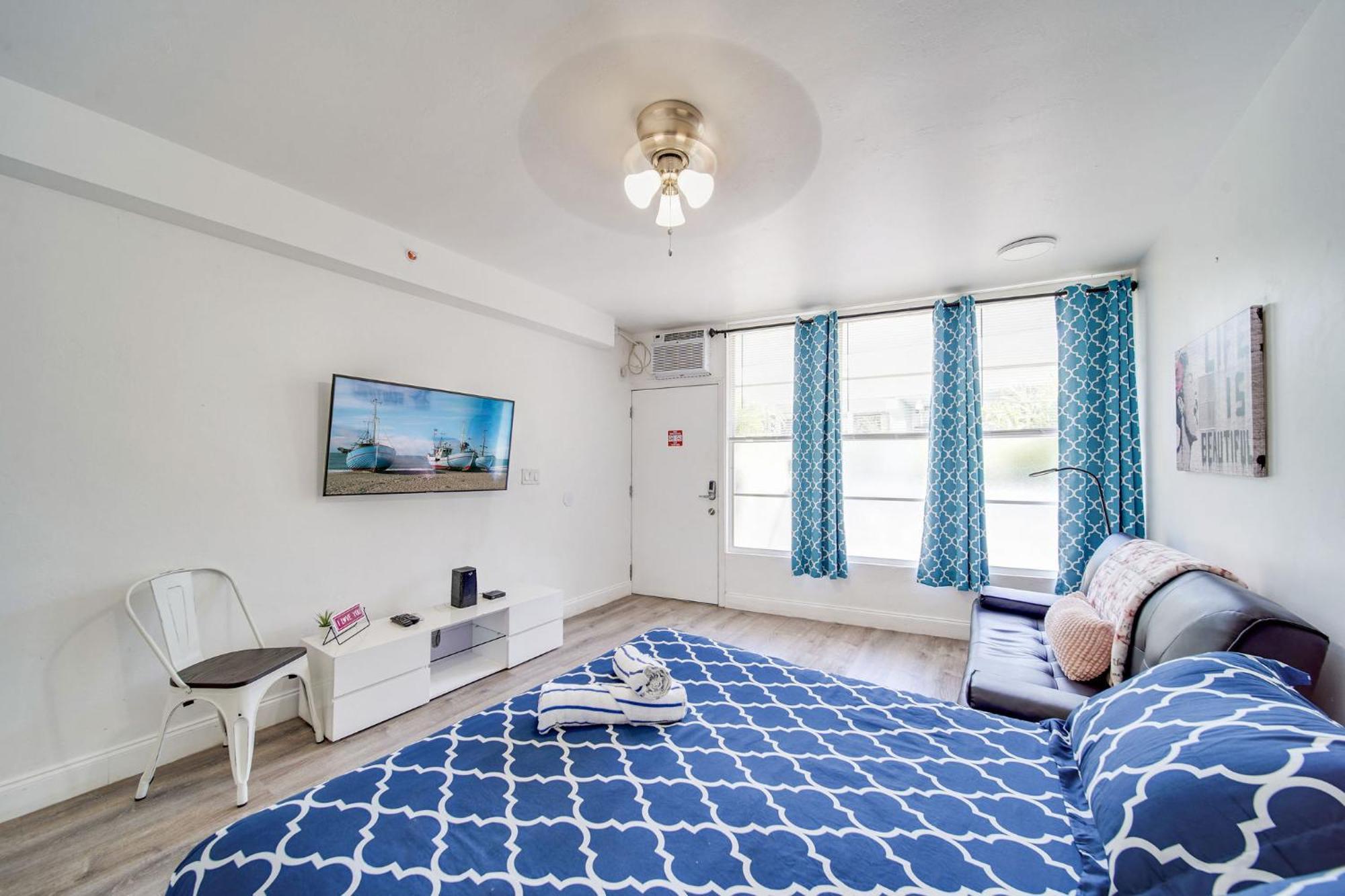 Apartment Steps 2 Beach, Ocean Drive Deco W/2 Queen Beds Miami Beach