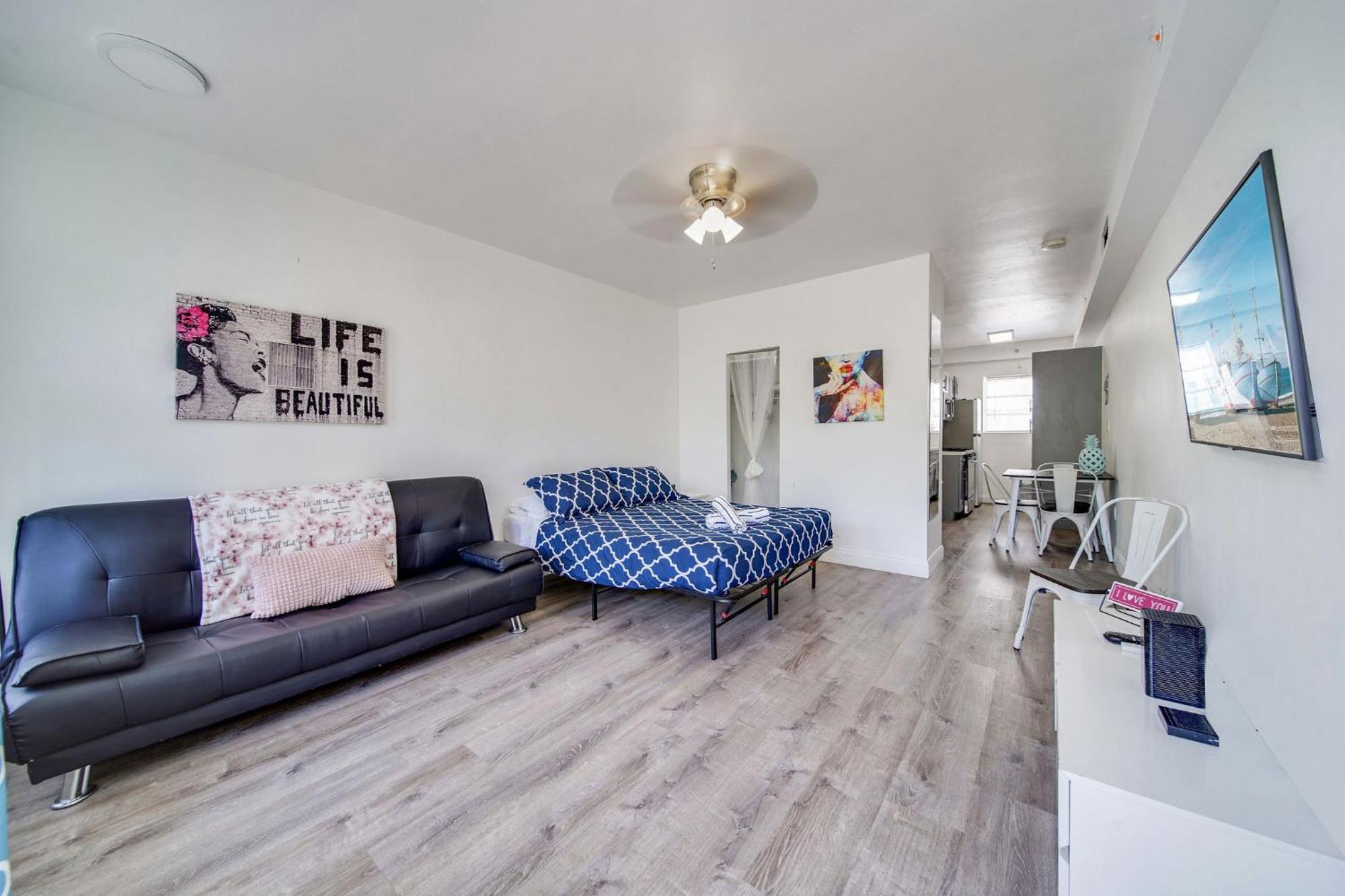 Steps 2 Beach, Ocean Drive Deco W/2 Queen Beds