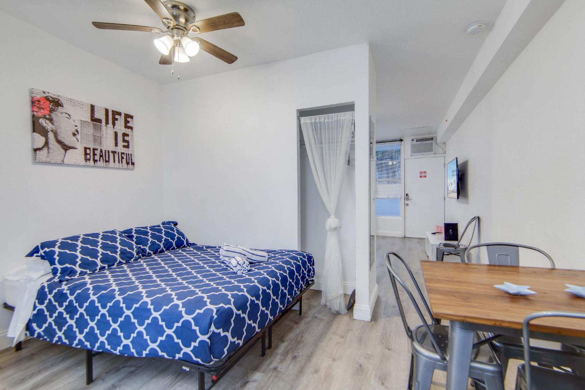 Private Ocean Dr W/2 Queen Beds, Steps 2 *