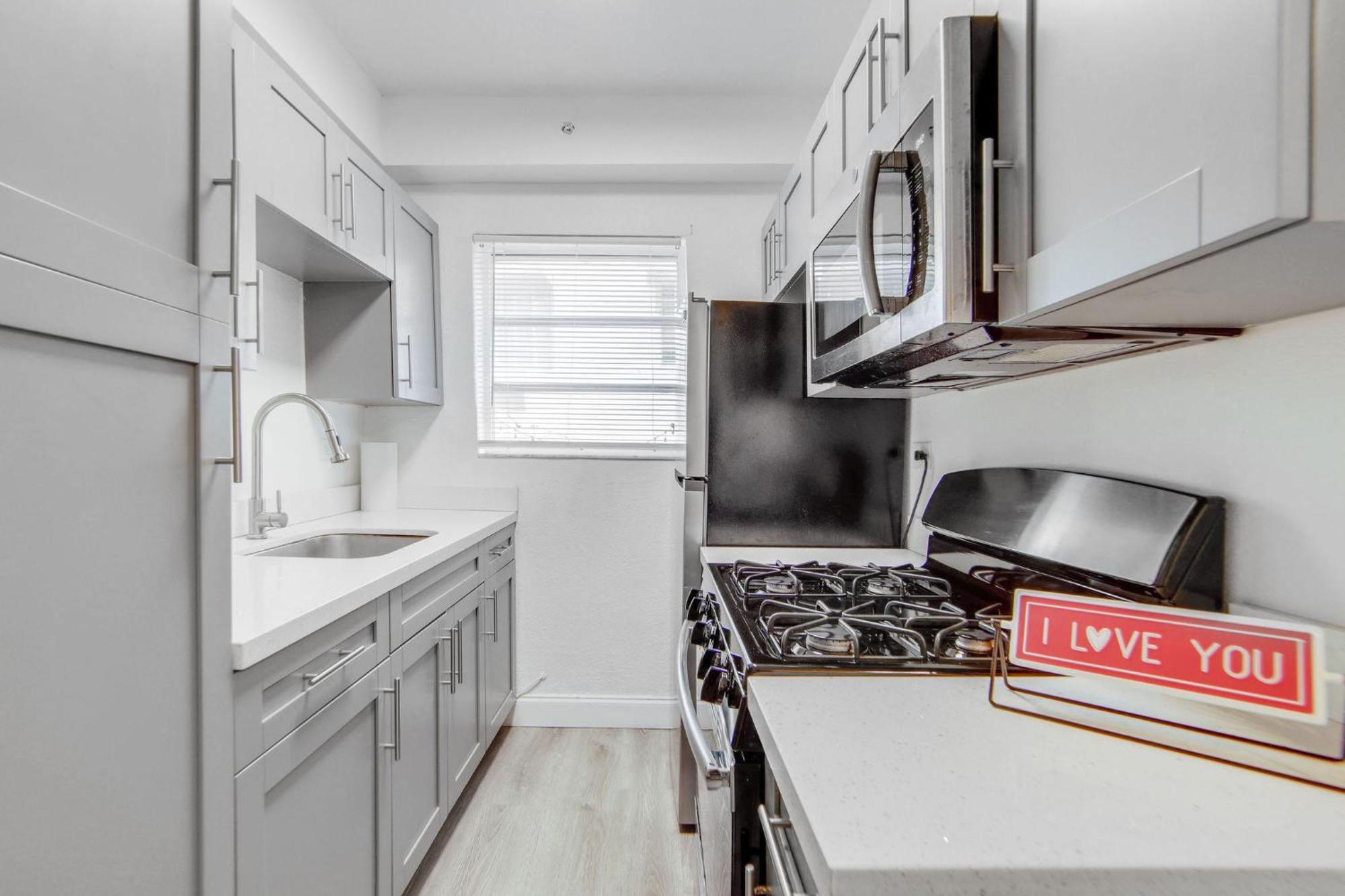 Apartment Private Ocean Dr W/2 Queen Beds, Steps 2 Miami Beach