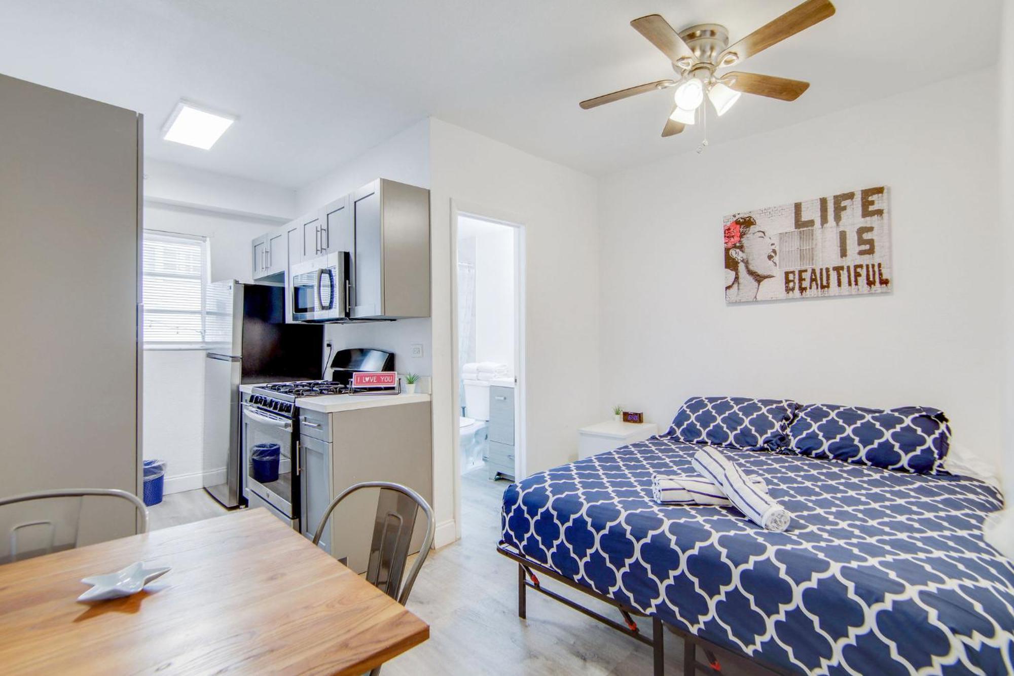 Private Ocean Dr W/2 Queen Beds, Steps 2 *