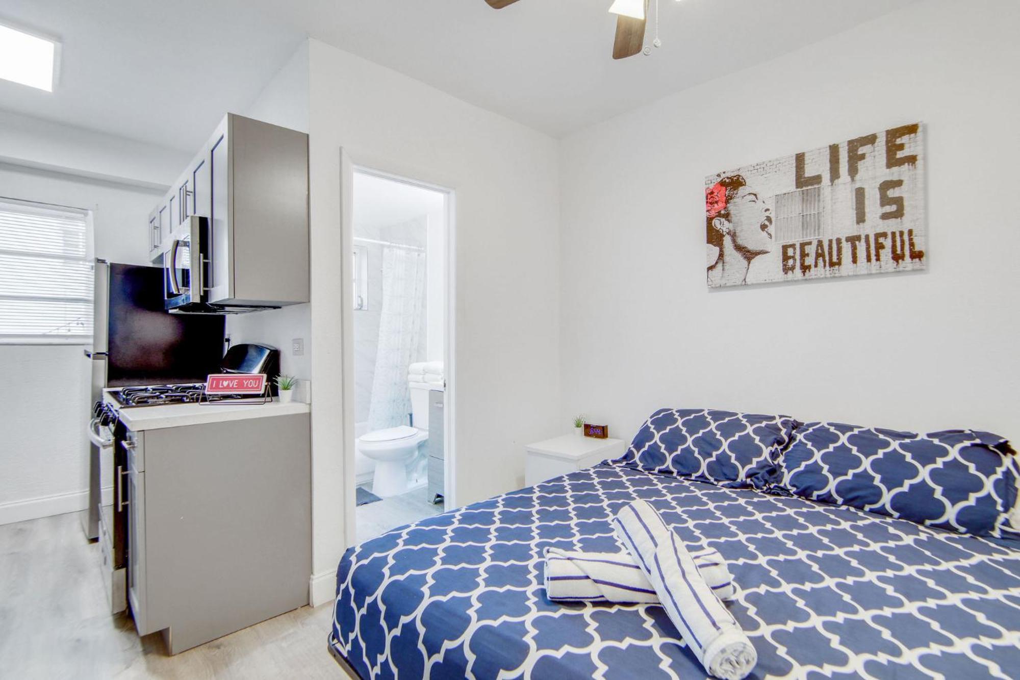 Private Ocean Dr W/2 Queen Beds, Steps 2 Miami Beach