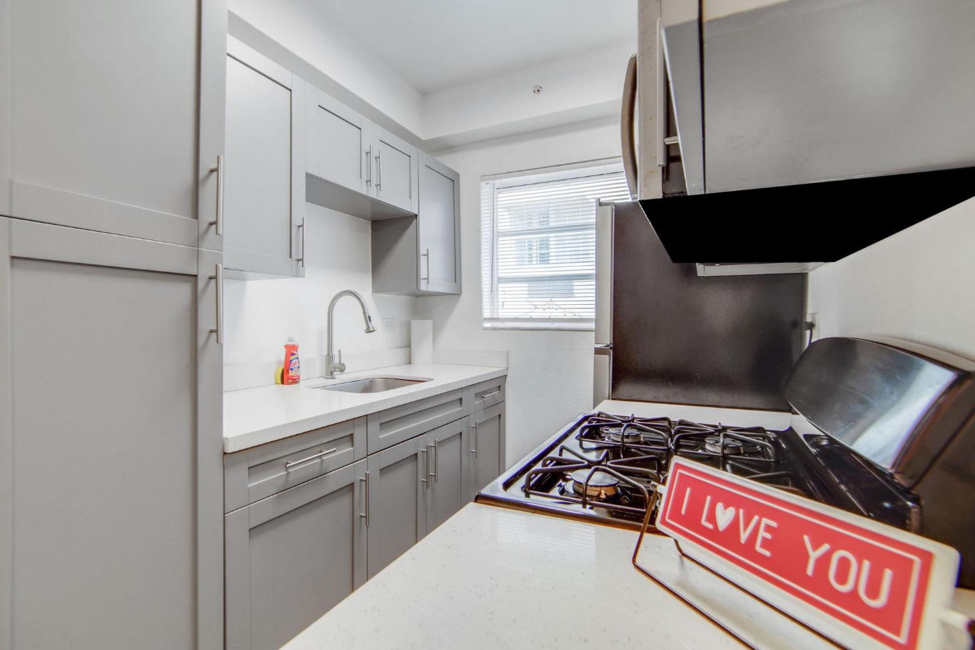 Apartment Private Ocean Dr W/2 Queen Beds, Steps 2