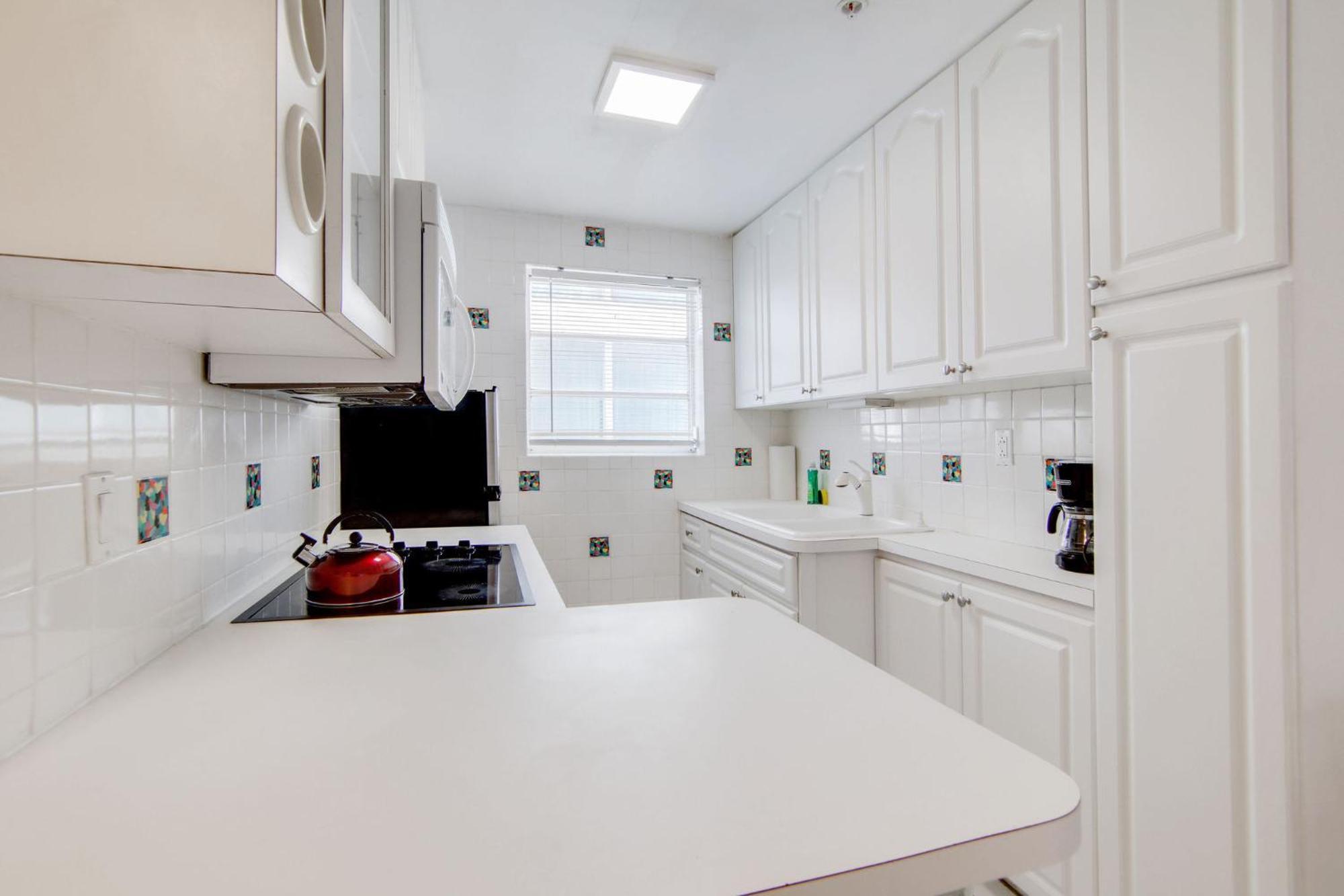 Sunny Ocean Dr Condo, W/2 Queen Beds, South
