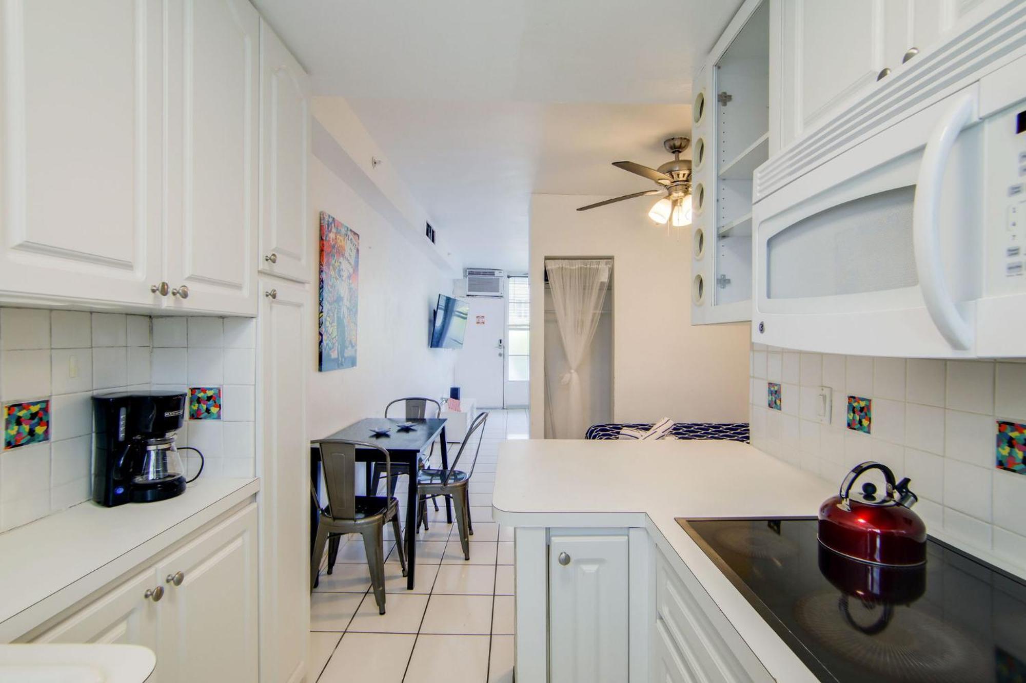 Apartment Sunny Ocean Dr Condo, W/2 Queen Beds, South *