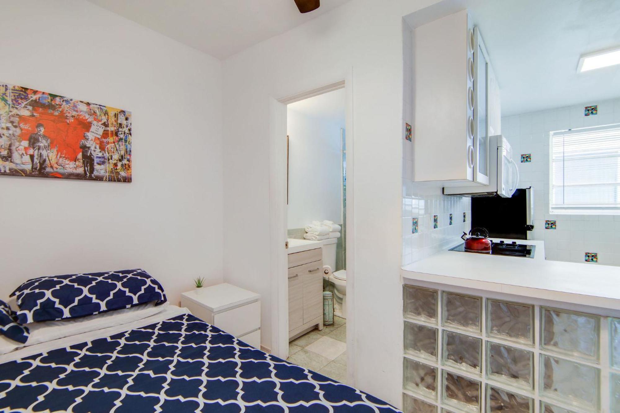 Sunny Ocean Dr Condo, W/2 Queen Beds, South * Miami Beach