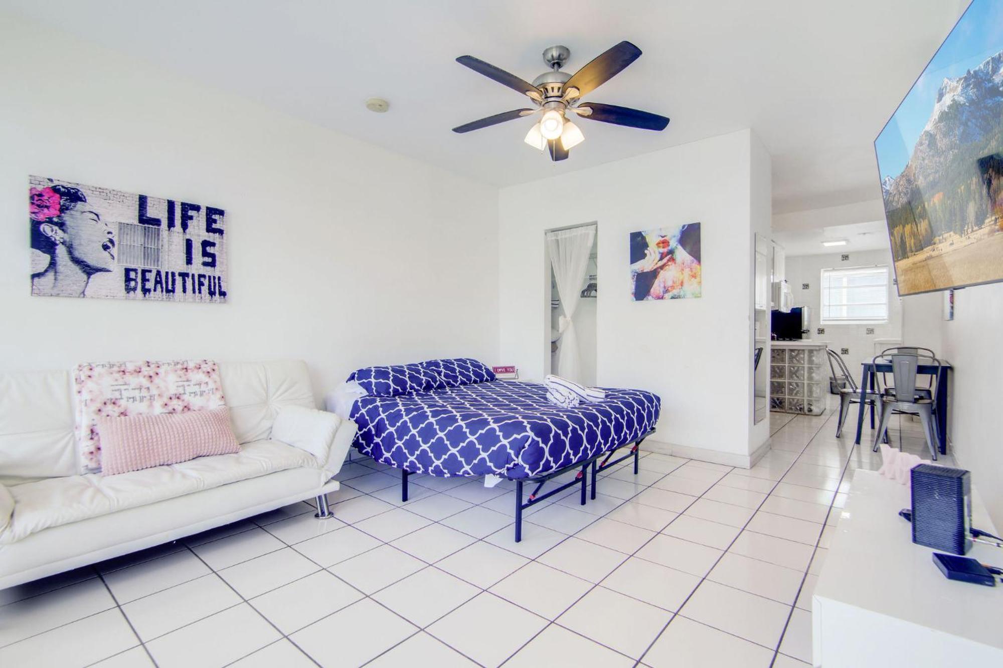 Sunny Ocean Dr Condo, W/2 Queen Beds, South Apartment Miami Beach