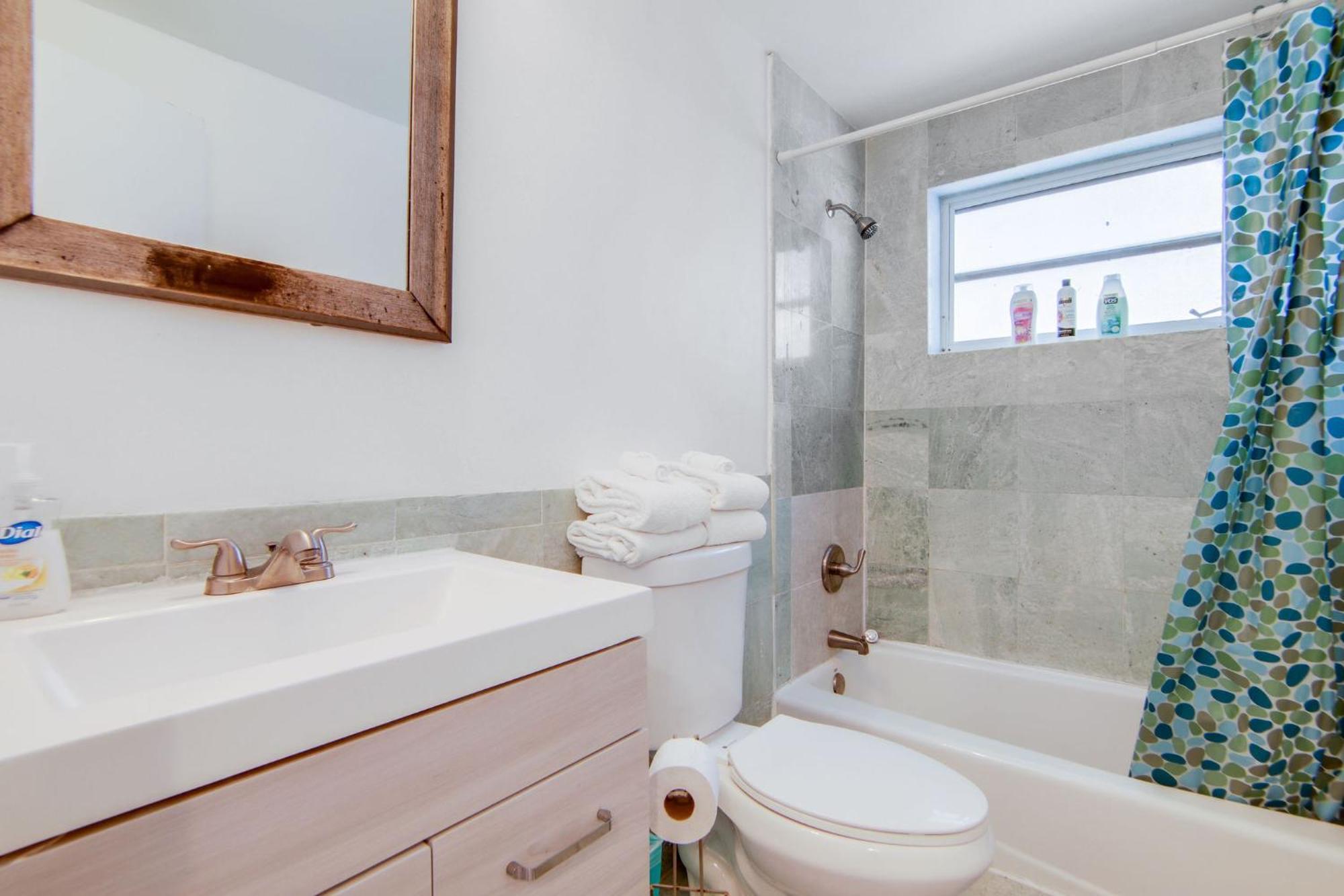 Sunny Ocean Dr Condo, W/2 Queen Beds, South