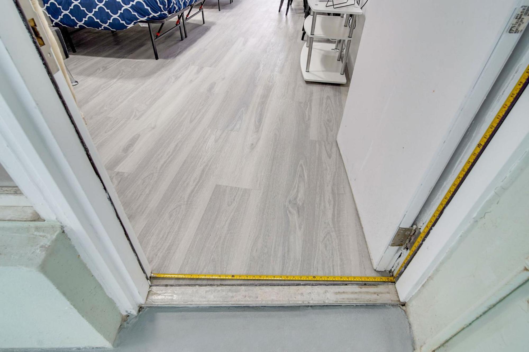 Deco Beachside Apt, W/2 Queen Beds, Washer/dryer Apartment *