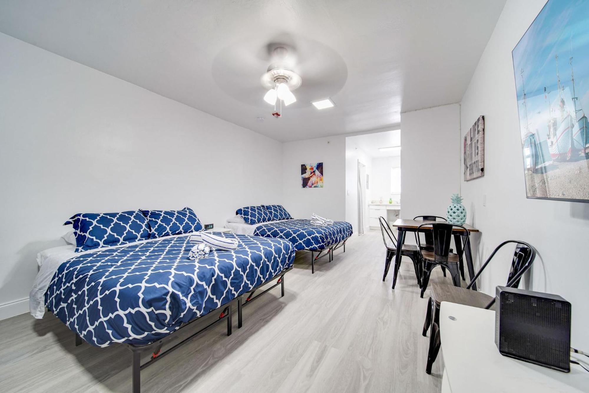 Deco Beachside Apt, W/2 Queen Beds, Washer/dryer * Miami Beach