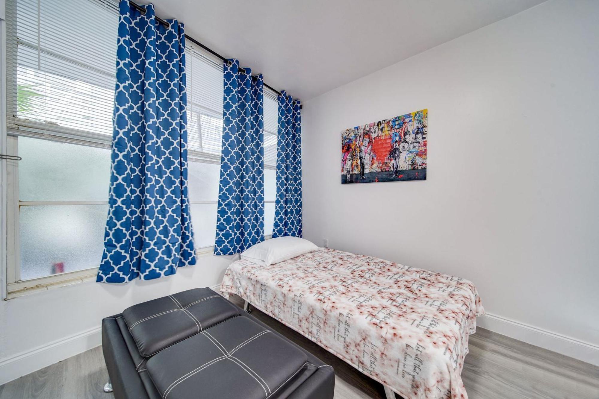 Apartment Deco Beachside Apt, W/2 Queen Beds, Washer/dryer
